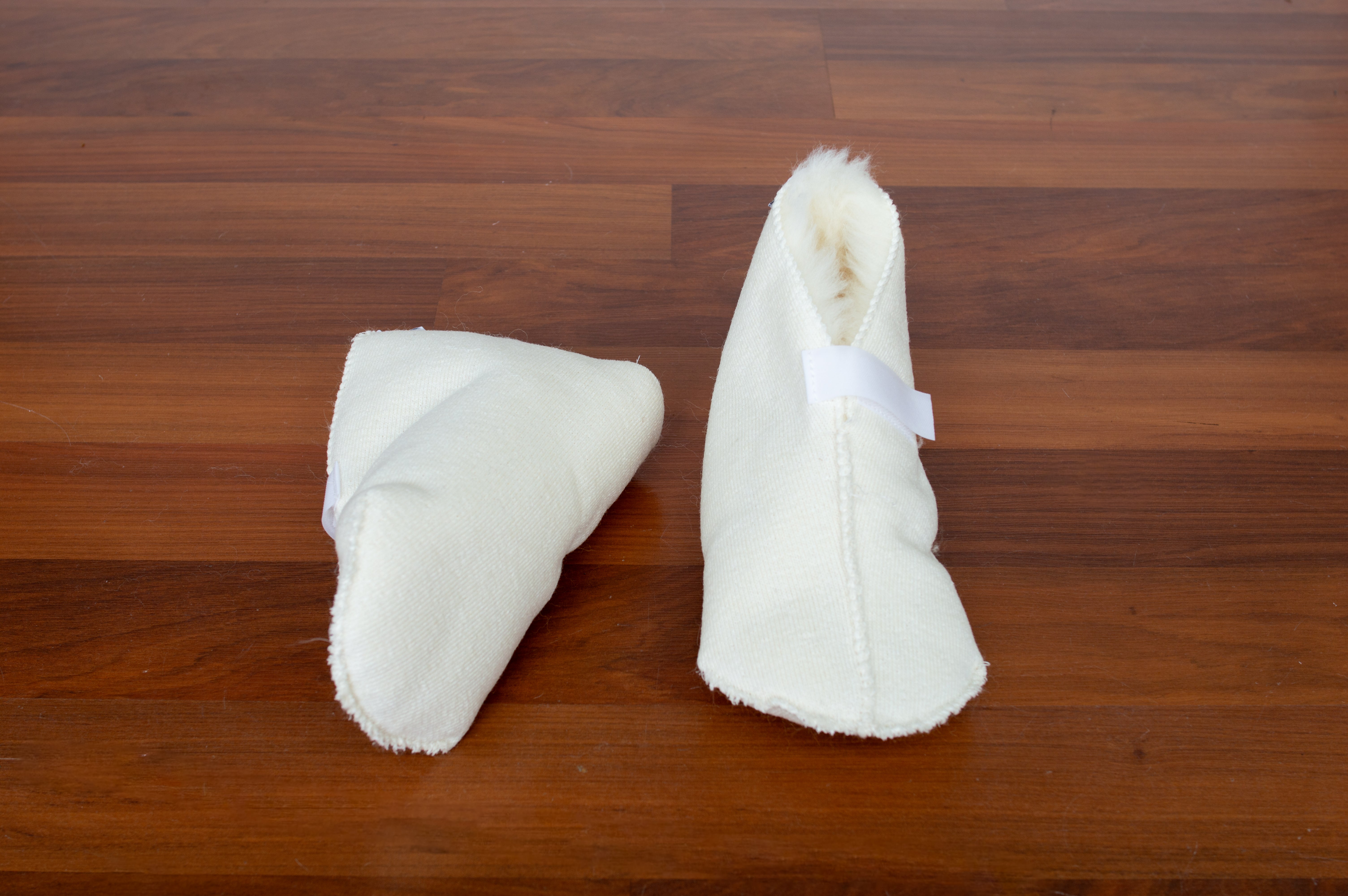 Cozy Sheep Wool Bed Socks for Women & Men - Ultra Soft Warm Winter Sleeping Socks - Perfect for Cold Nights, Relaxing at Home & Gift Giving