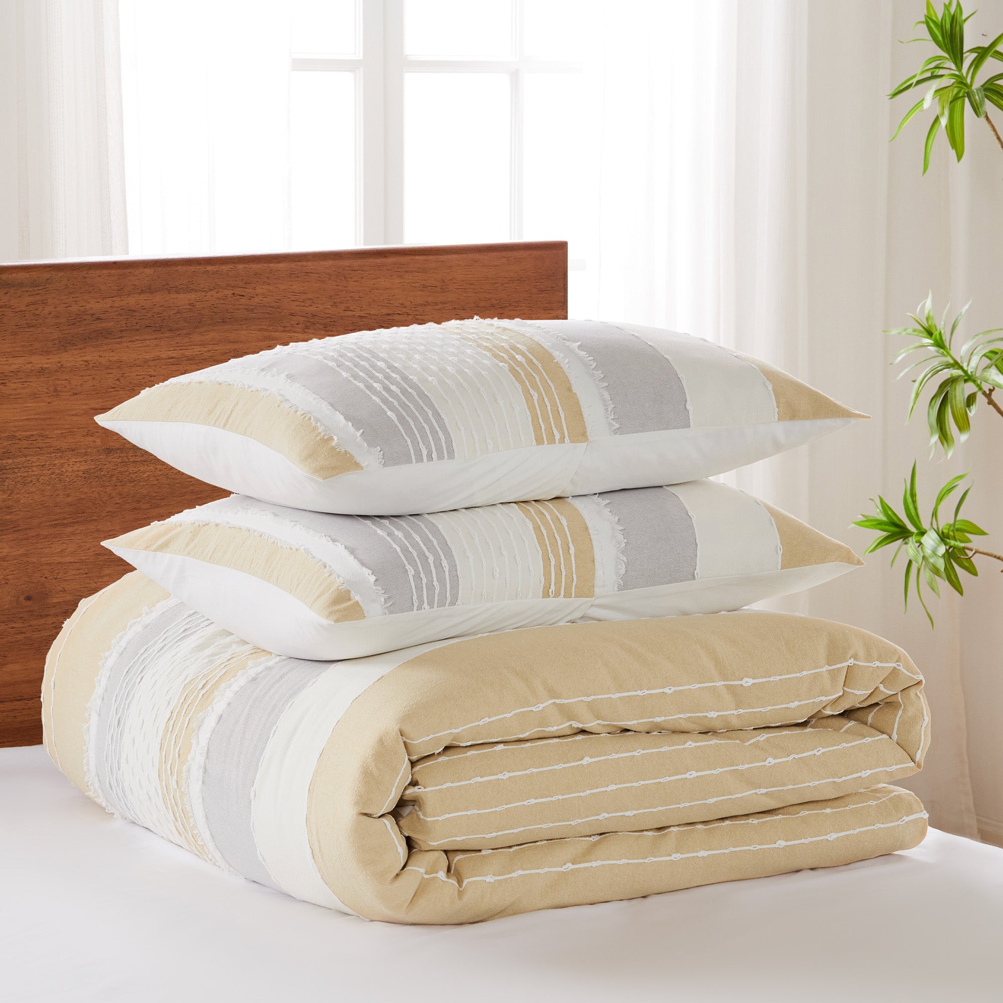 Santander Comforter Set - Ultra Soft Queen Size Bedding, 3-Piece Luxury Comforter Set with Pillow Shams - Perfect for Cozy Bedrooms, Guest Rooms & Airbnb Stays