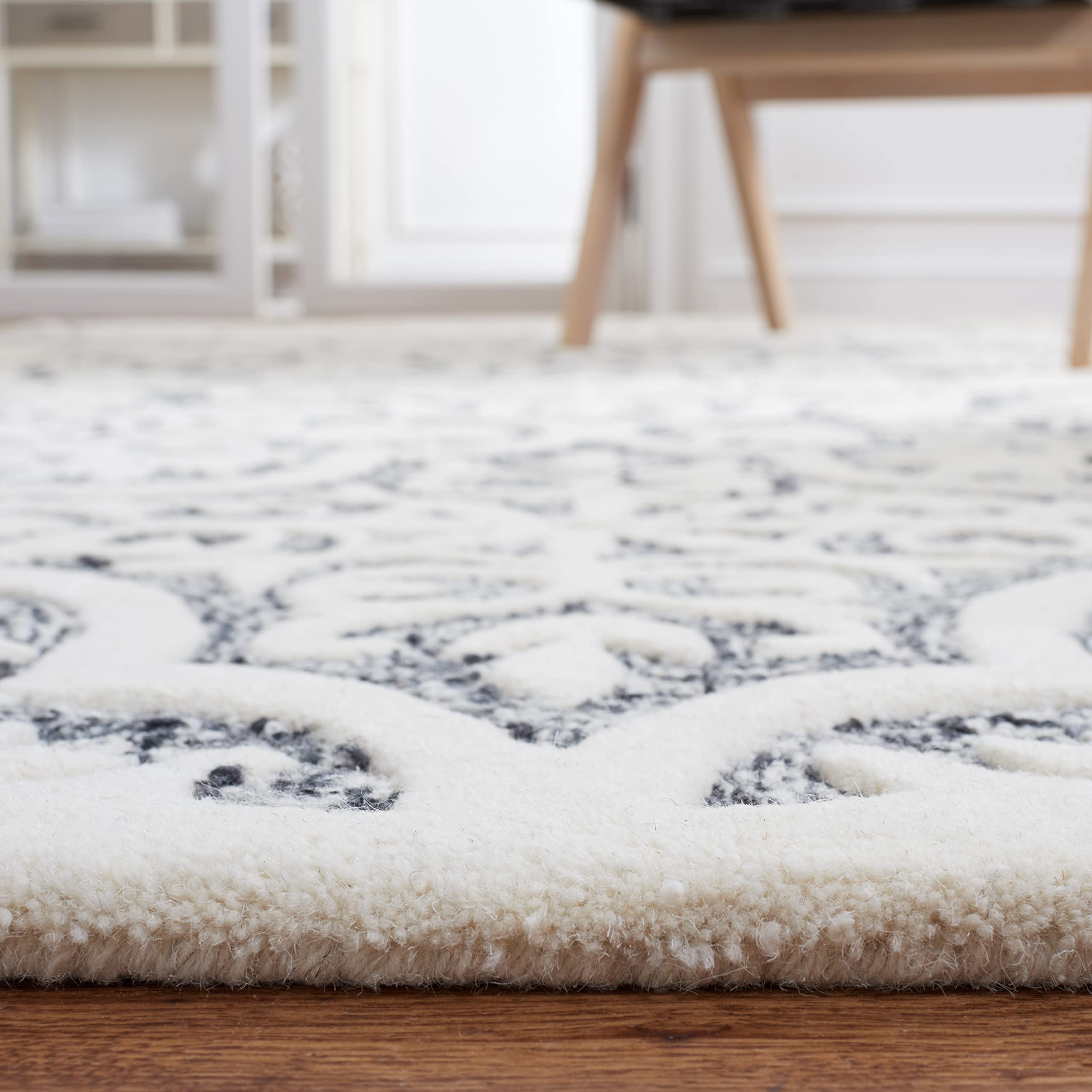 SAFAVIEH Metro Collection 6' Square Black & Ivory Wool Area Rug - Handmade Premium Quality for Living Room, Dining Room & Bedroom | Soft & Durable Floor Covering for Home Decor