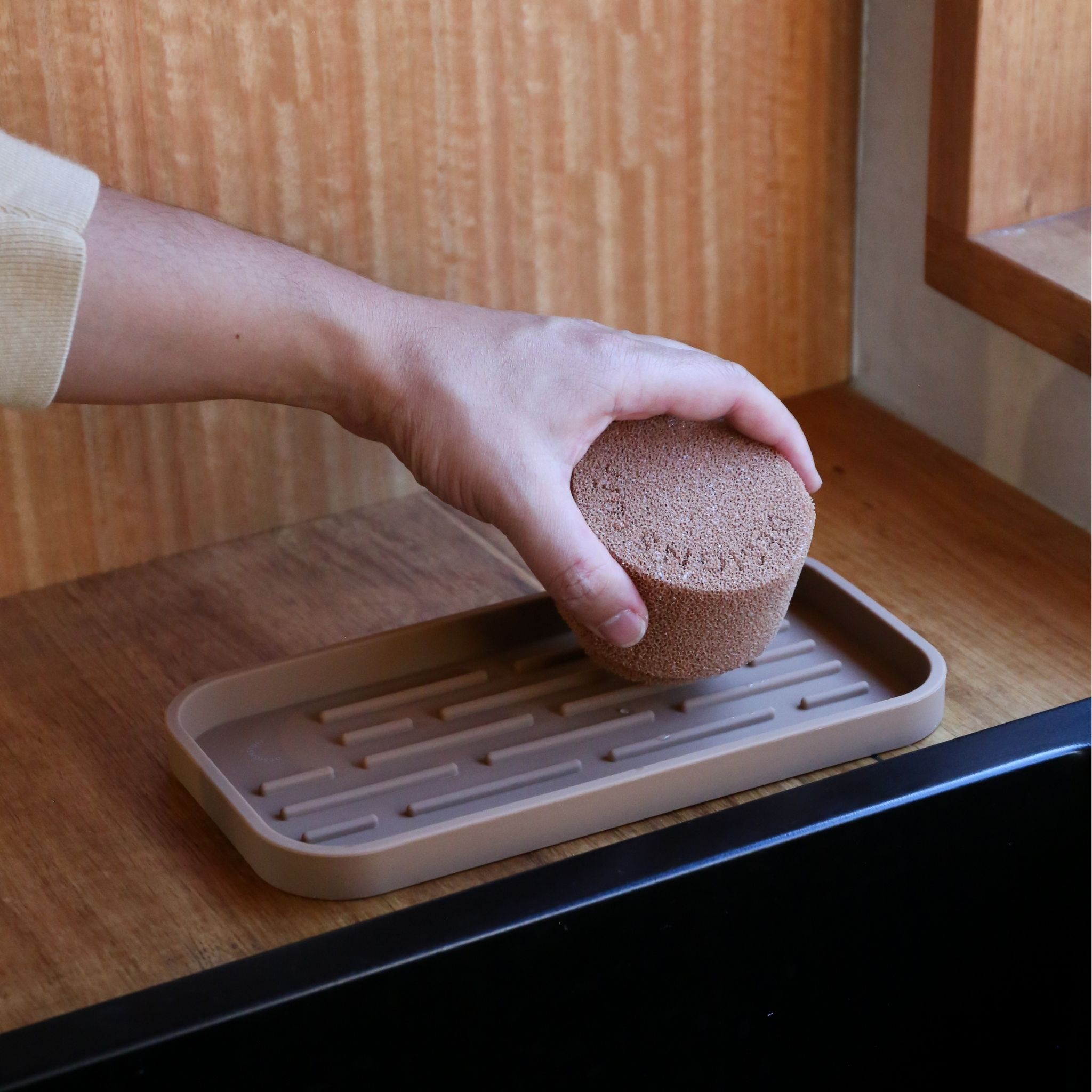 DESIGNSTUFF Silicone Sink Tray and Sponge Holder - Non-Slip Drainboard Organizer for Kitchen Sink, Dish Soap & Sponge Storage (Camel Color) - Perfect for Kitchen Organization & Countertop Space Saving