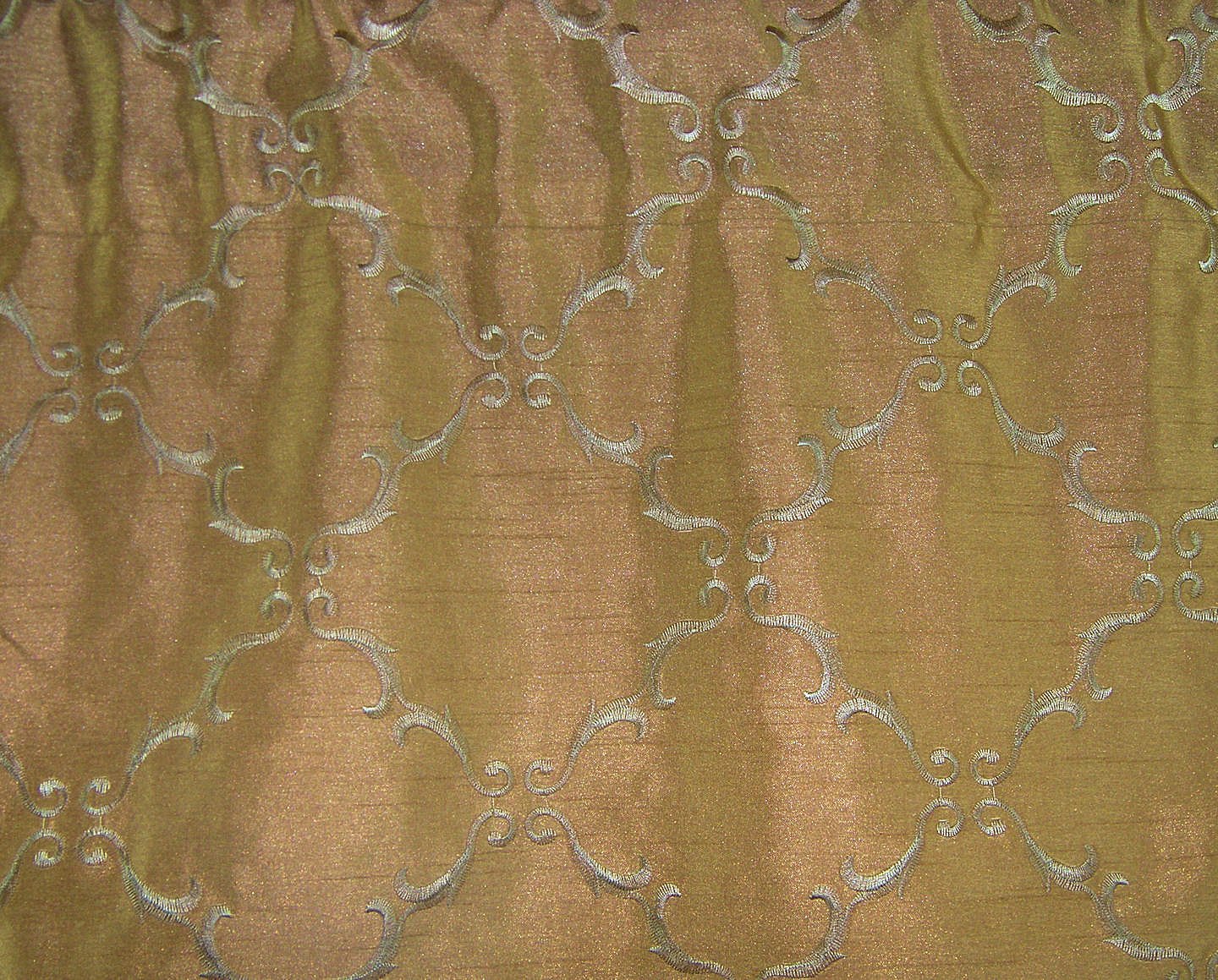 RLF HOME Summit Diamond Valance in Gold - Elegant Window Valance for Living Room, Bedroom & Dining Room Decor