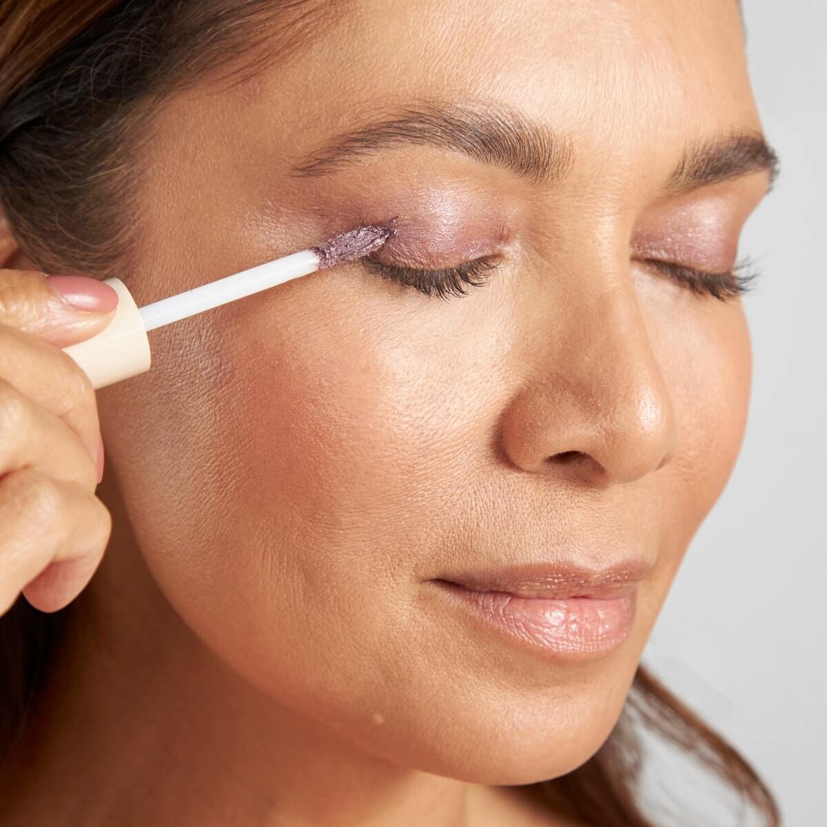 On Point Tint Creamy Eyeshadow & Primer with Peptides - Satin Finish for Long-Lasting Makeup | Perfect for Day to Night Looks & Special Occasions