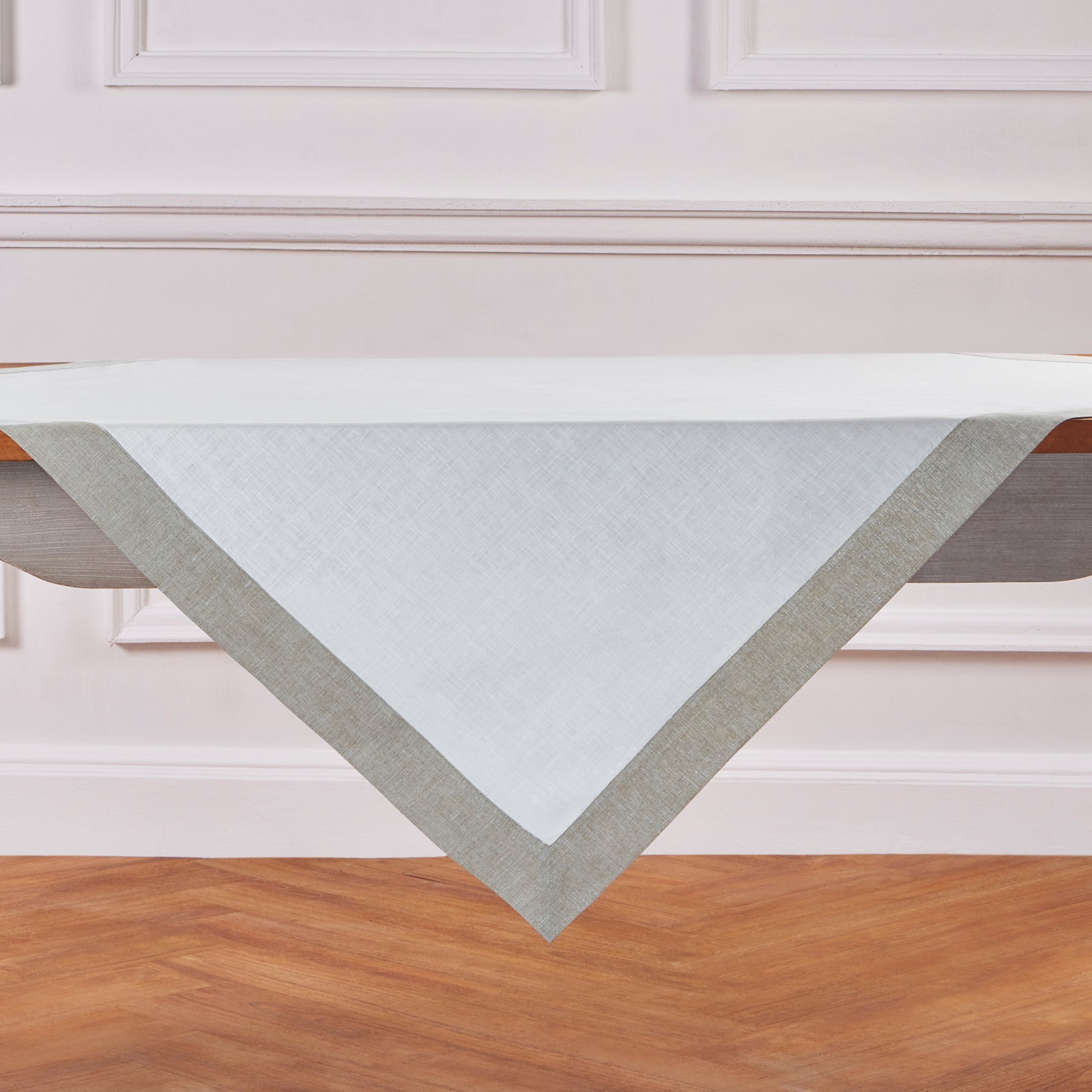 Festive Edge Table Throw - Elegant Holiday Table Runner for Christmas, Thanksgiving & Parties - Perfect for Dining Room Decor & Special Occasions
