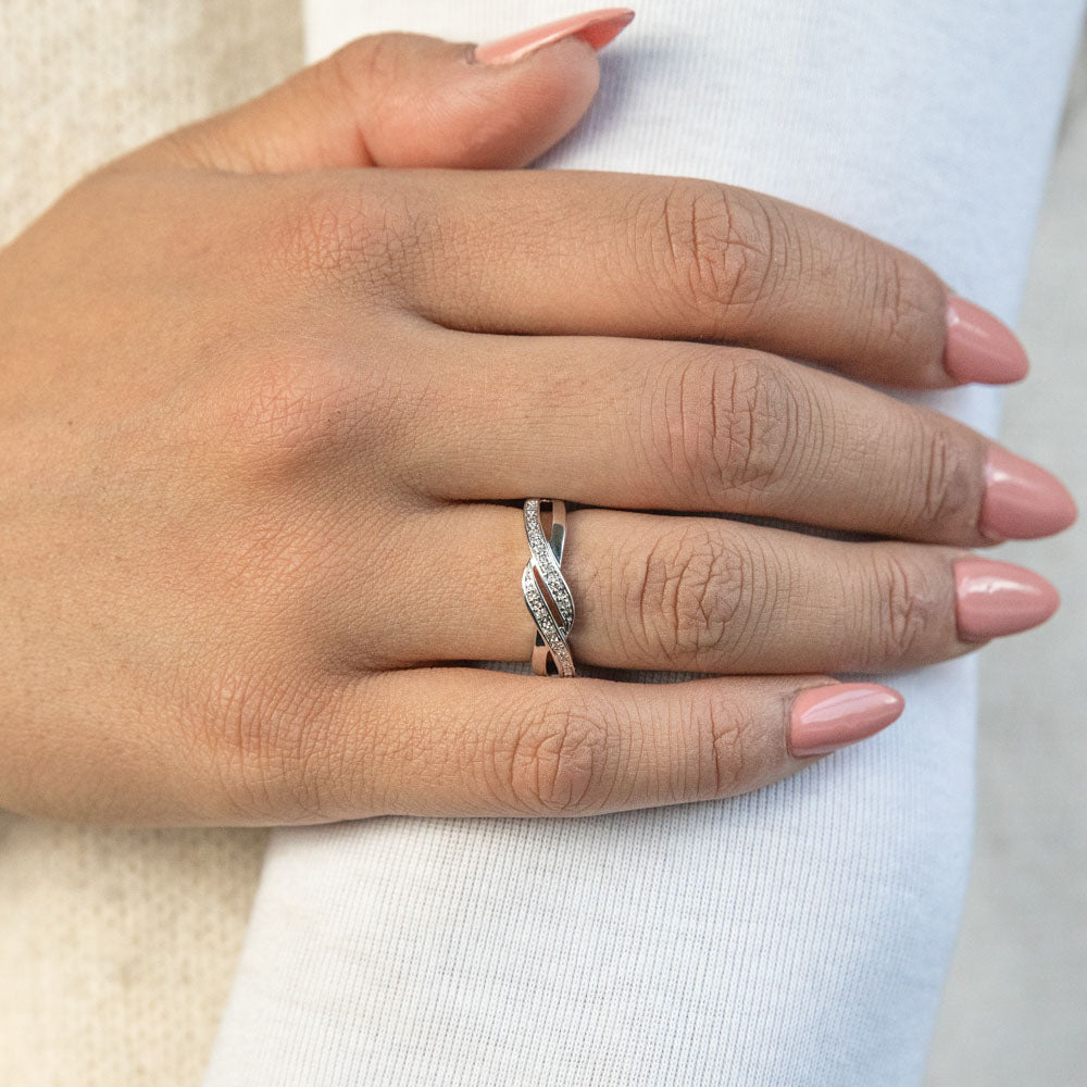9ct White Gold Diamond Ring Set with 14 Brilliant Cut Diamonds - Perfect for Engagement, Wedding & Anniversary Gifts