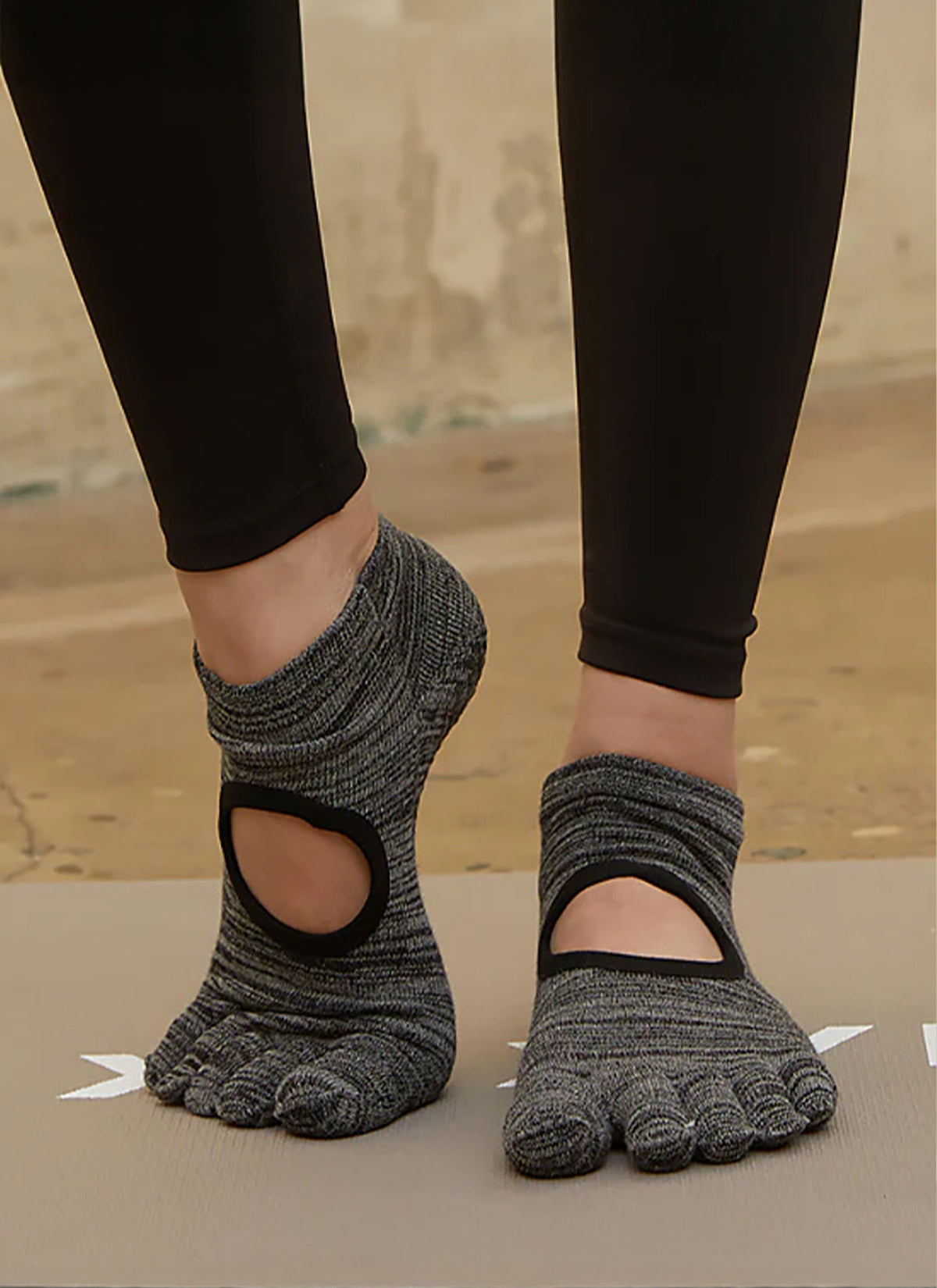 Breathable Toe Socks for Women & Men - 5 Toe Separator Design for Yoga, Running & Sports - Comfortable Non-Slip Socks for Barefoot Shoes & Daily Wear