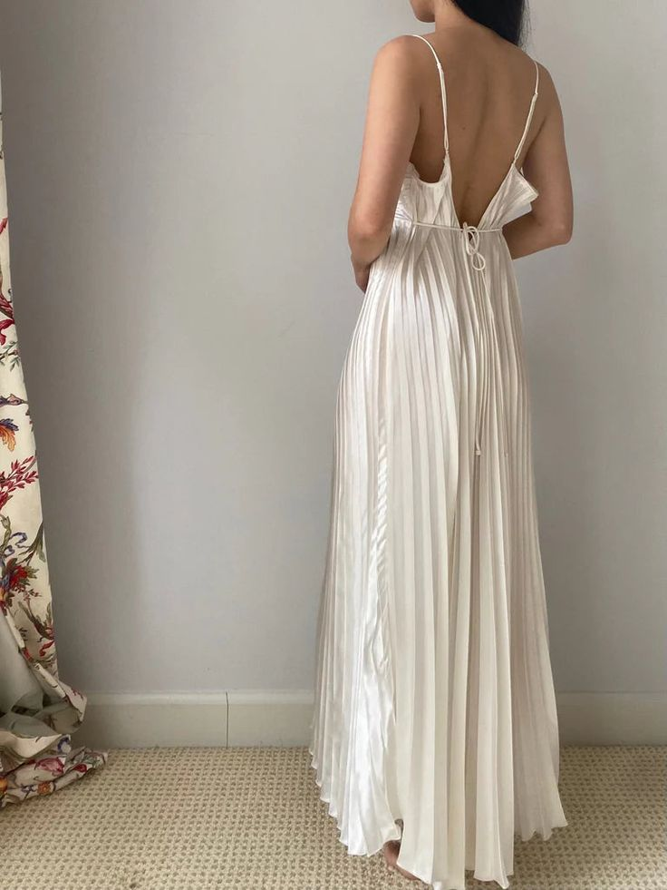 Elegant Backless Pleated Satin Ivory Prom Dress - Sexy Evening Gown for Homecoming, Formal Events & Special Occasions | Style J6368