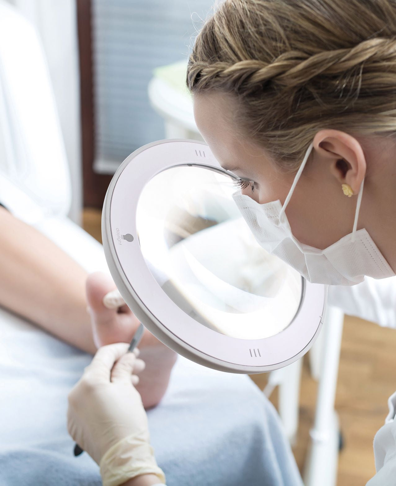 Daylight Omega 7 Magnifying Lamp with LED Light - 5X Magnification for Reading, Crafts, Jewelry Making & Detailed Work - Adjustable Gooseneck & Clamp Base
