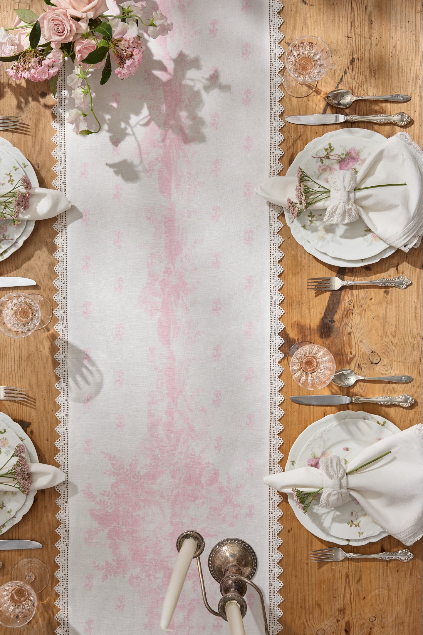 Elegant Pink Floral Victorian Table Runner for Dining Room Decor - Perfect for Weddings, Tea Parties & Vintage Home Styling