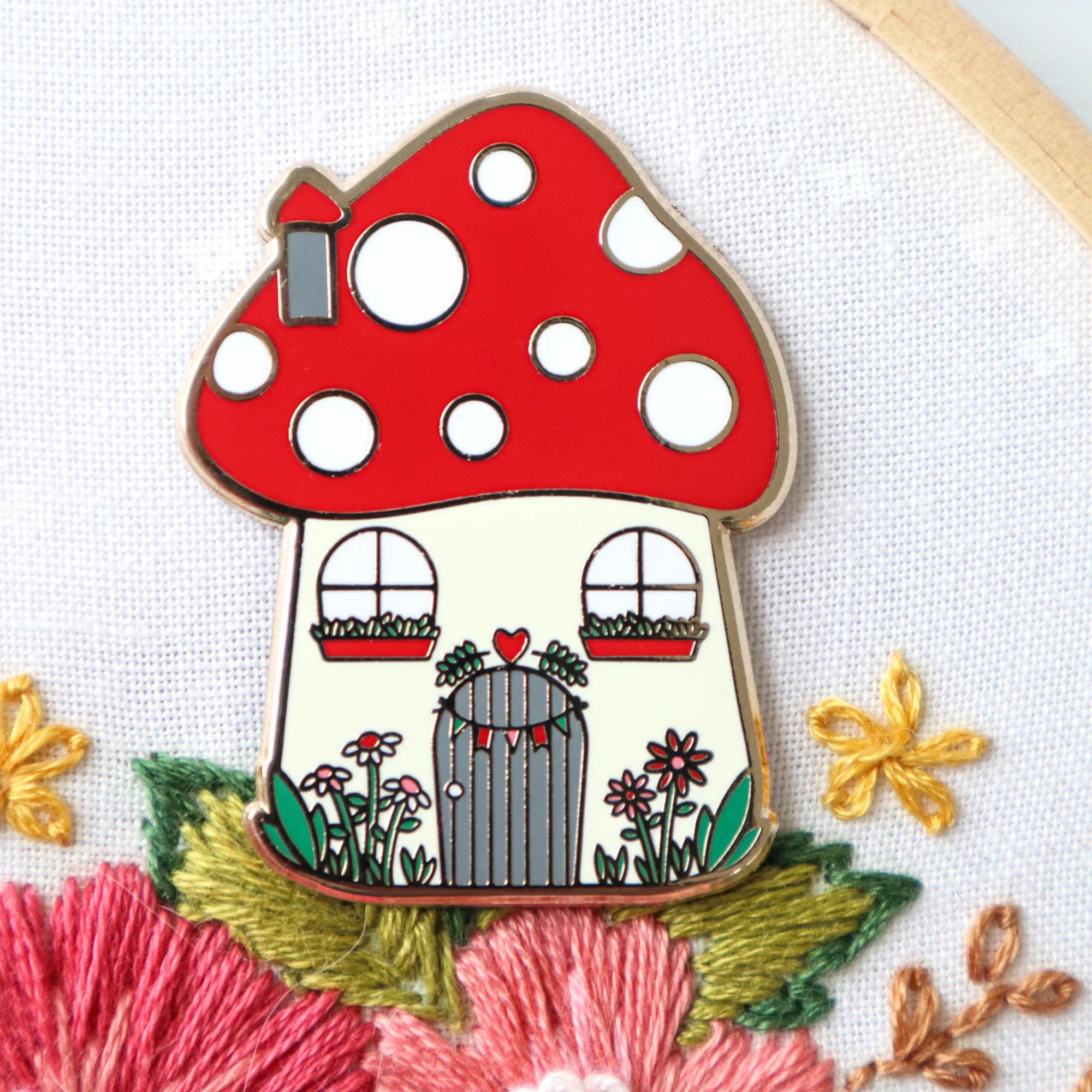 Woodland Mushroom House Needle Minder - Magnetic Pin Holder for Sewing & Embroidery - Perfect for Quilting, Cross Stitch, and Craft Projects