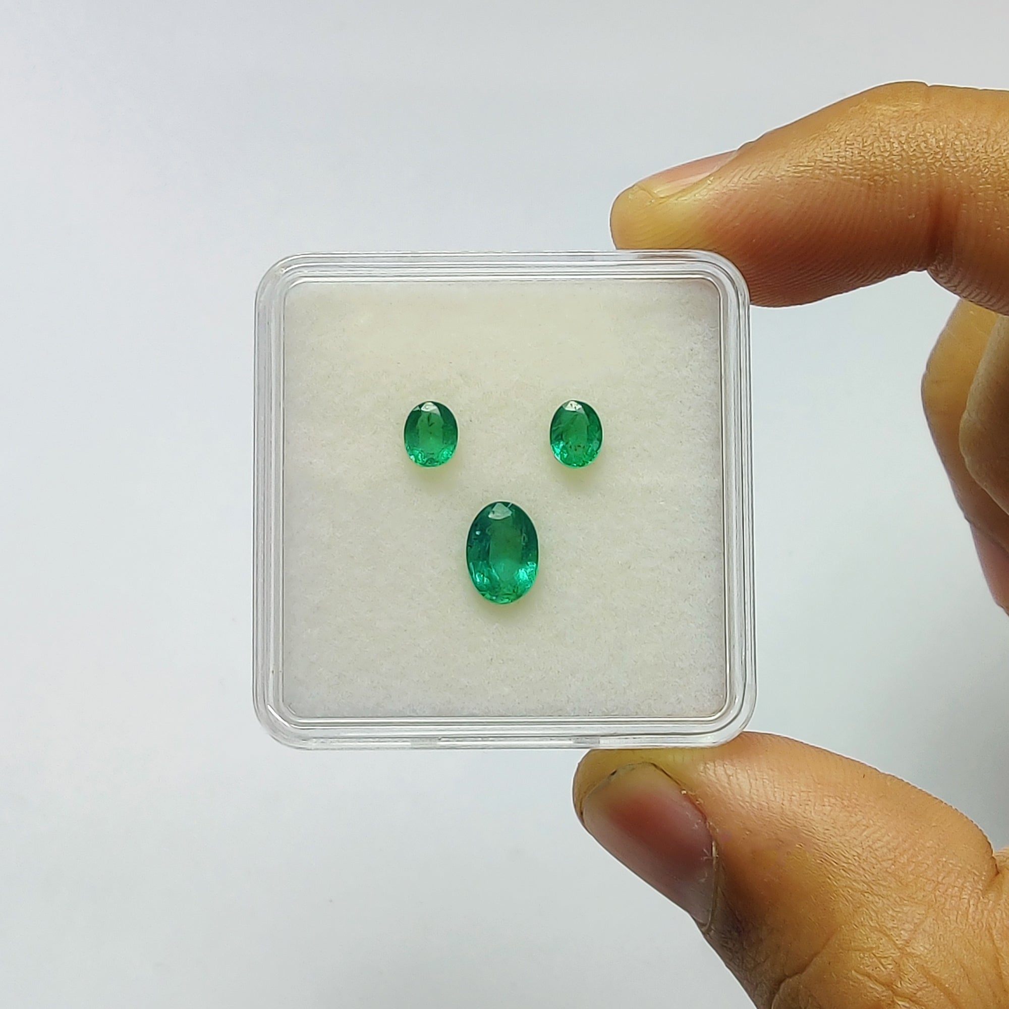 Natural Untreated Green Emerald Gemstone Set - 1.40cts Oval Cut (5x4mm & 7.5x5.5mm) 3-Piece Collection | Jewelry Making, Engagement Rings & Fine Gemstone Gifts