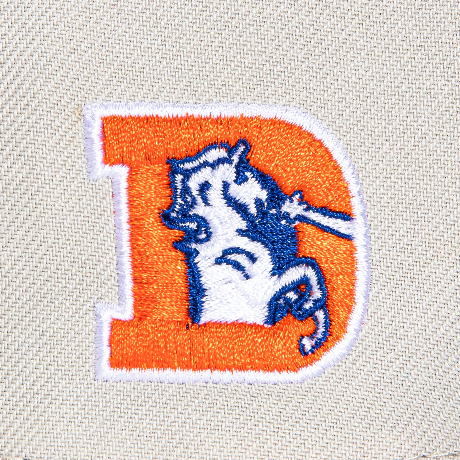 New Era 59Fifty Denver Broncos Logo Patch Snapback Hat - Stone & Royal Blue - Official NFL Team Cap for Men & Women - Perfect for Game Day, Sports Events & Streetwear Fashion