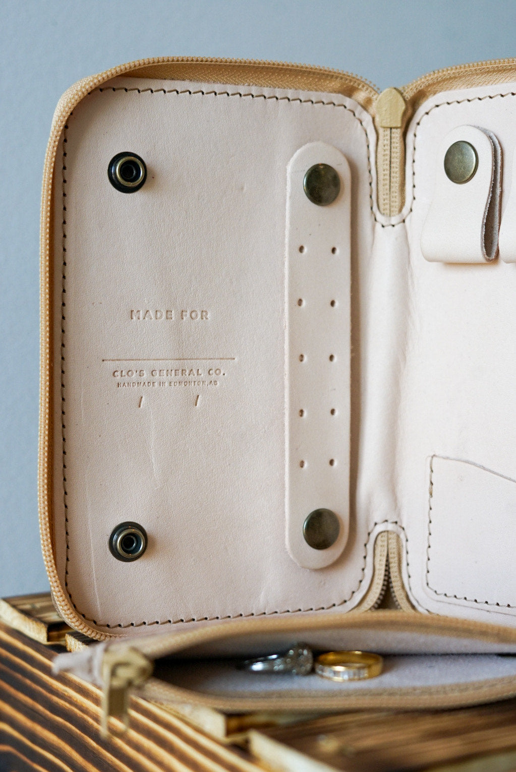 Premium Leather Jewelry Travel Case - Natural Vegetable Tanned Organizer for Necklaces, Rings & Earrings | Perfect for Vacation, Business Trips & Gift Giving