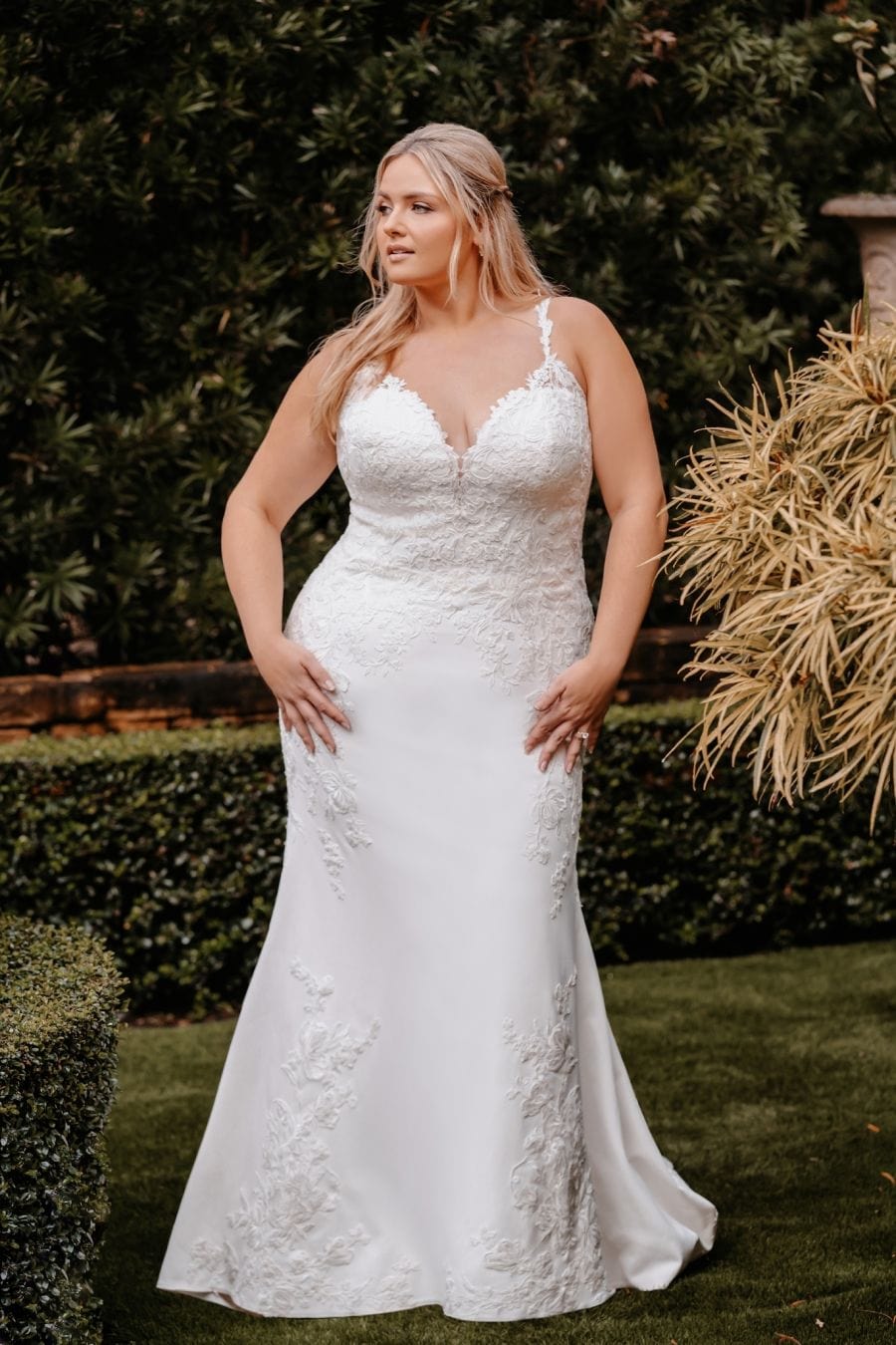 Allure 9812 Women's Dress Size 20 - Elegant Evening Gown for Prom, Wedding & Special Occasions