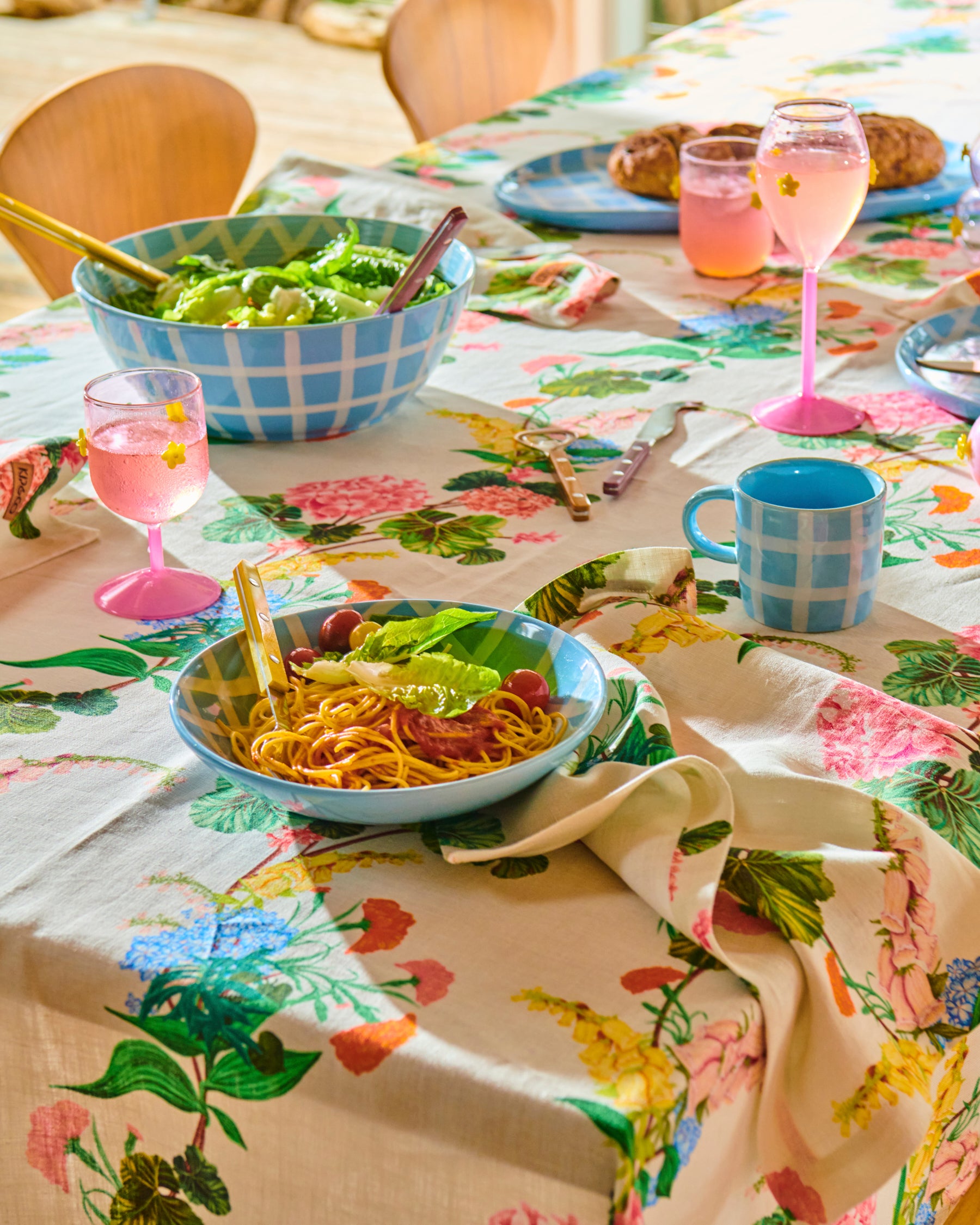 Elegant Linen Tablecloth for Dining - Perfect for Weddings, Parties & Home Decor | Bouquet Beauty Design