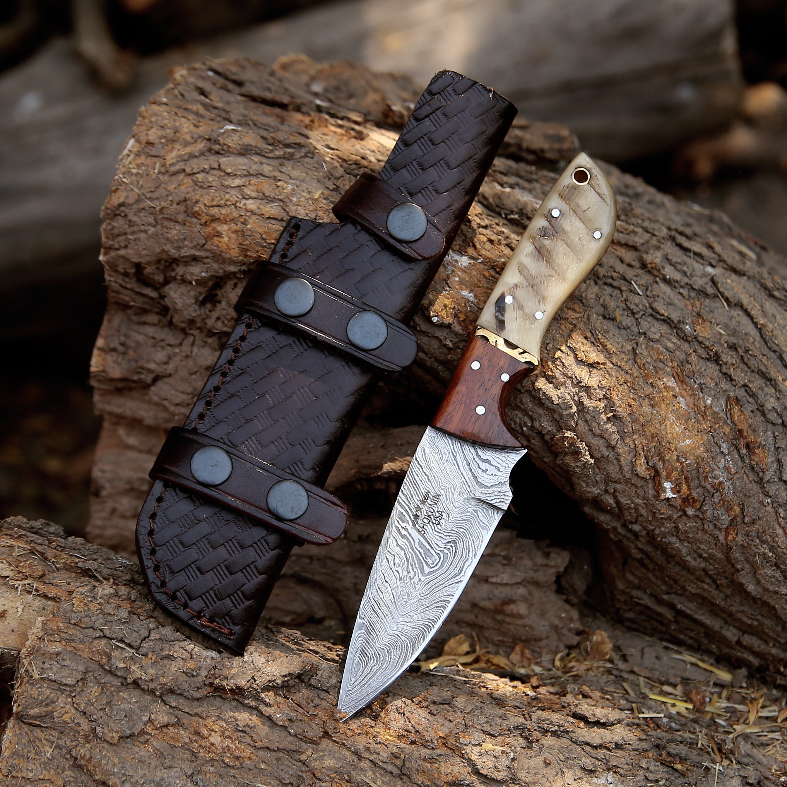 Premium Damascus Steel Hunting Knife with Rosewood & Ram Horn Handle - Durable Outdoor Survival Tool for Camping, Hunting, and Bushcraft