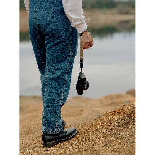 Peak Design Cuff Camera Wrist Strap (Coyote) - Secure & Comfortable Hand Grip for DSLR/Mirrorless Cameras - Perfect for Travel, Hiking & Outdoor Photography