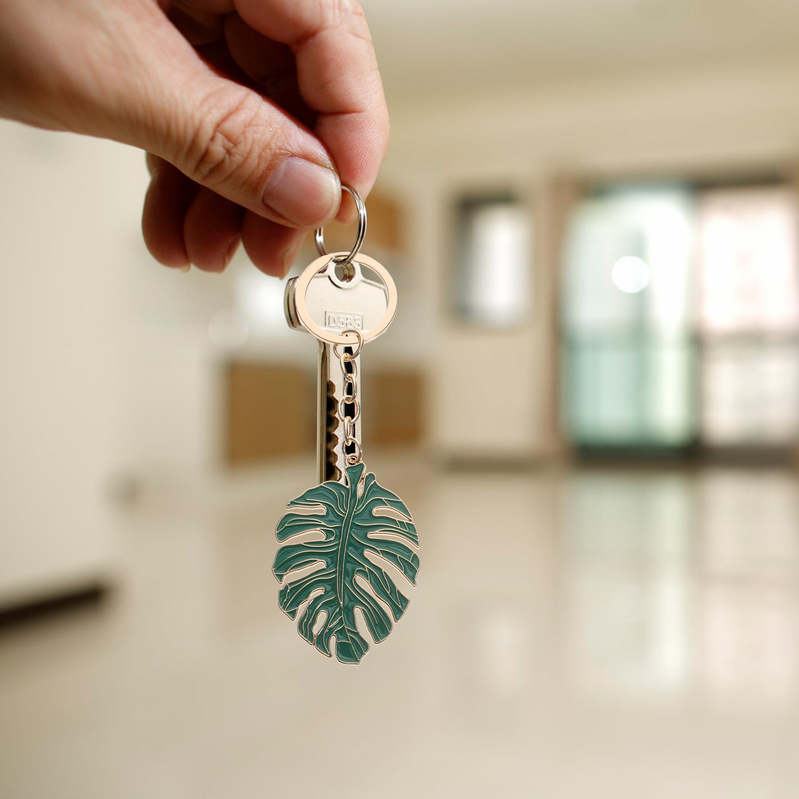 SOIMISS Monstera Leaf Keychain Set of 2 - Tropical Green Metal Keychain Charm for Car Keys, Bags & Purses - Unisex Plant Jewelry for Women & Men - Perfect for Beach Vacation, Boho Decor & Tropical Themed Parties