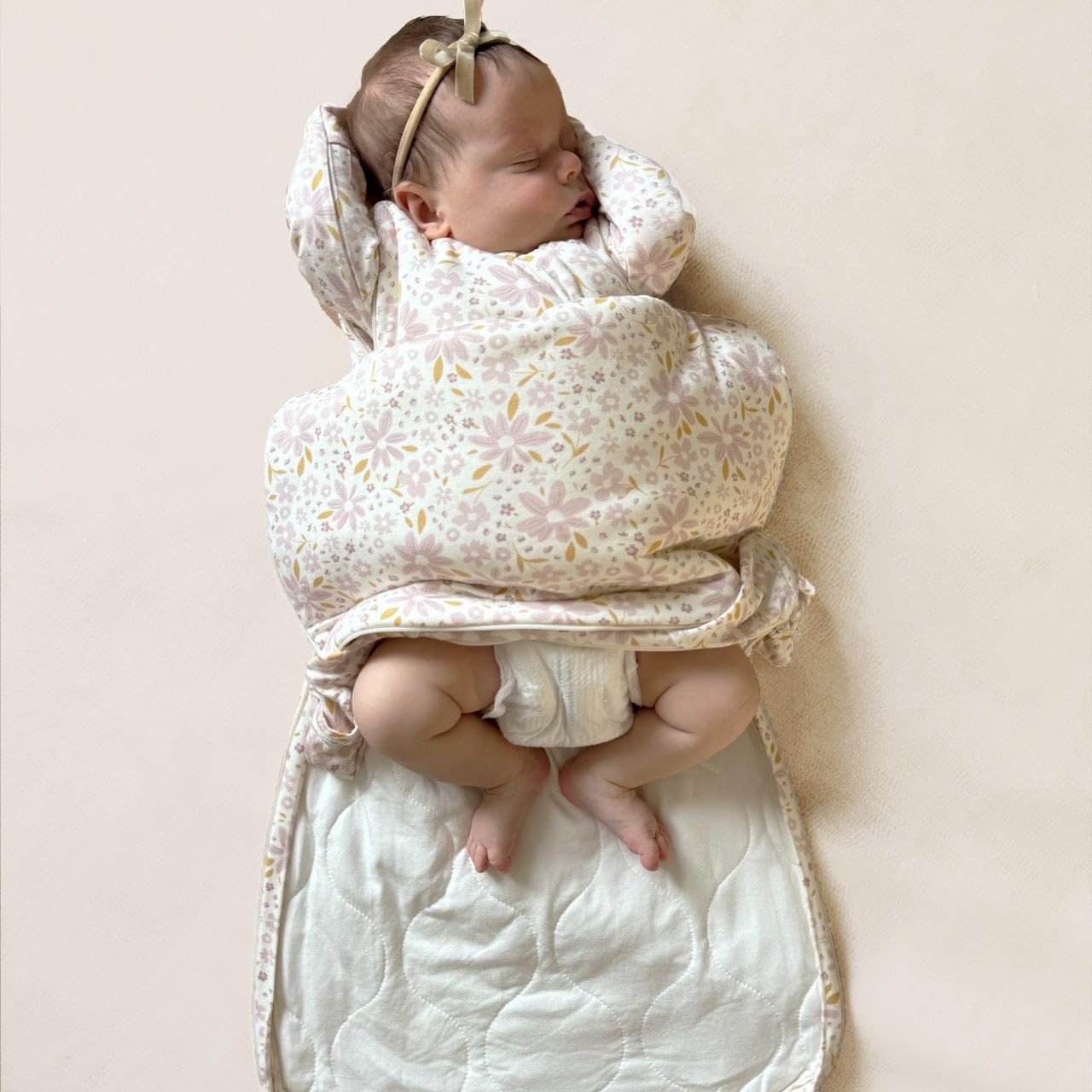 GUNAMUNA Baby Swaddle Sleep Sack - Unisex Wearable Blanket with Easy Diaper Zipper, 2.6 TOG for Newborn to 3 Months - Perfect for Airplane Travel & Nursery Sleep