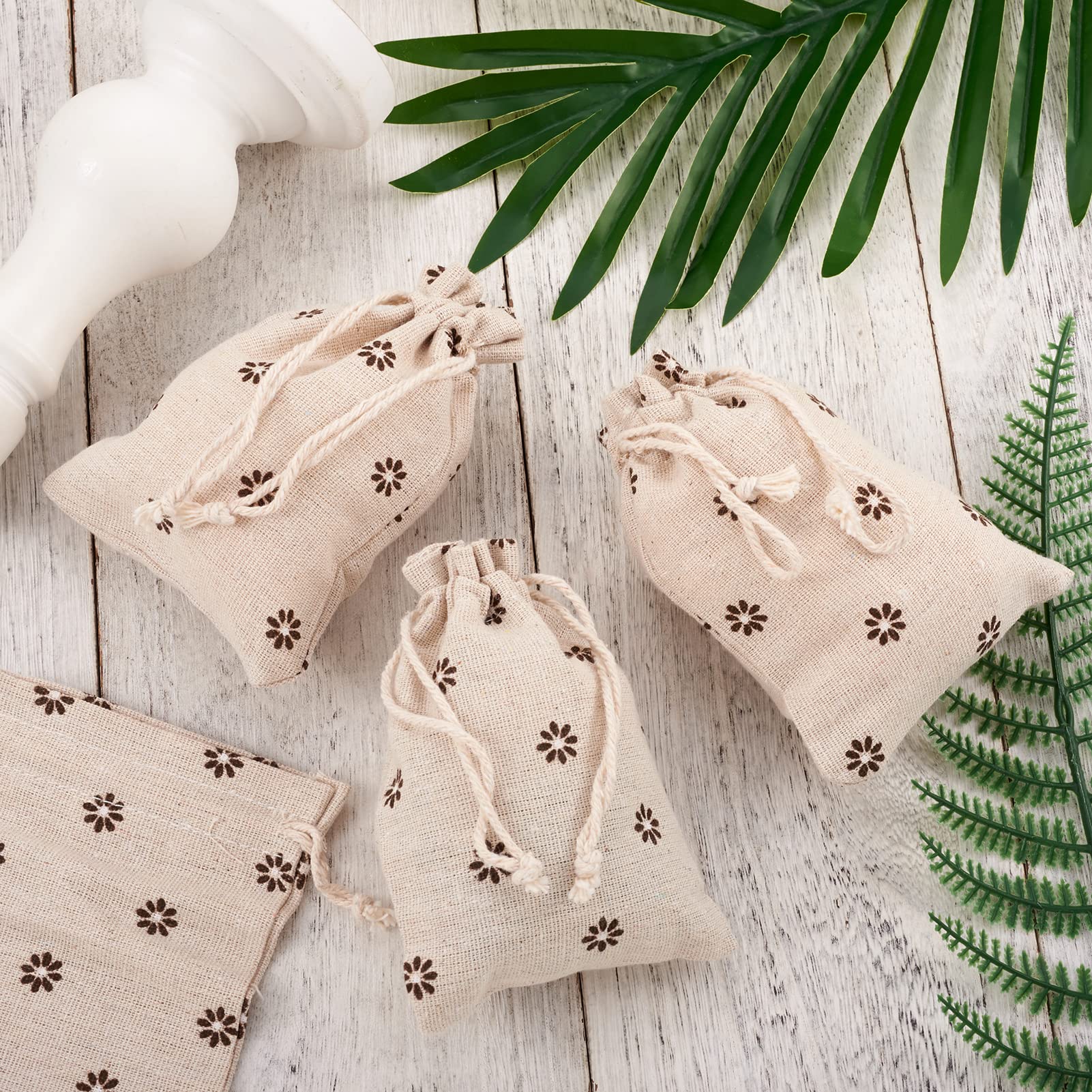 50pcs KISSITTY Drawstring Gift Bags - Printed Floral Pattern Polyester Cotton Pouches (14x10cm) for Jewelry, Party Favors, Wedding, Candy & Snacks | Perfect for Birthday Gifts, Baby Showers & Holiday Treats