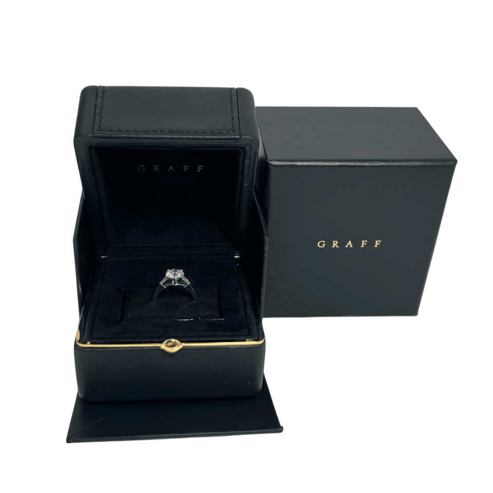 Graff Promise Diamond Platinum Engagement Ring – Elegant & Timeless Wedding Band for Proposals, Anniversaries & Special Occasions