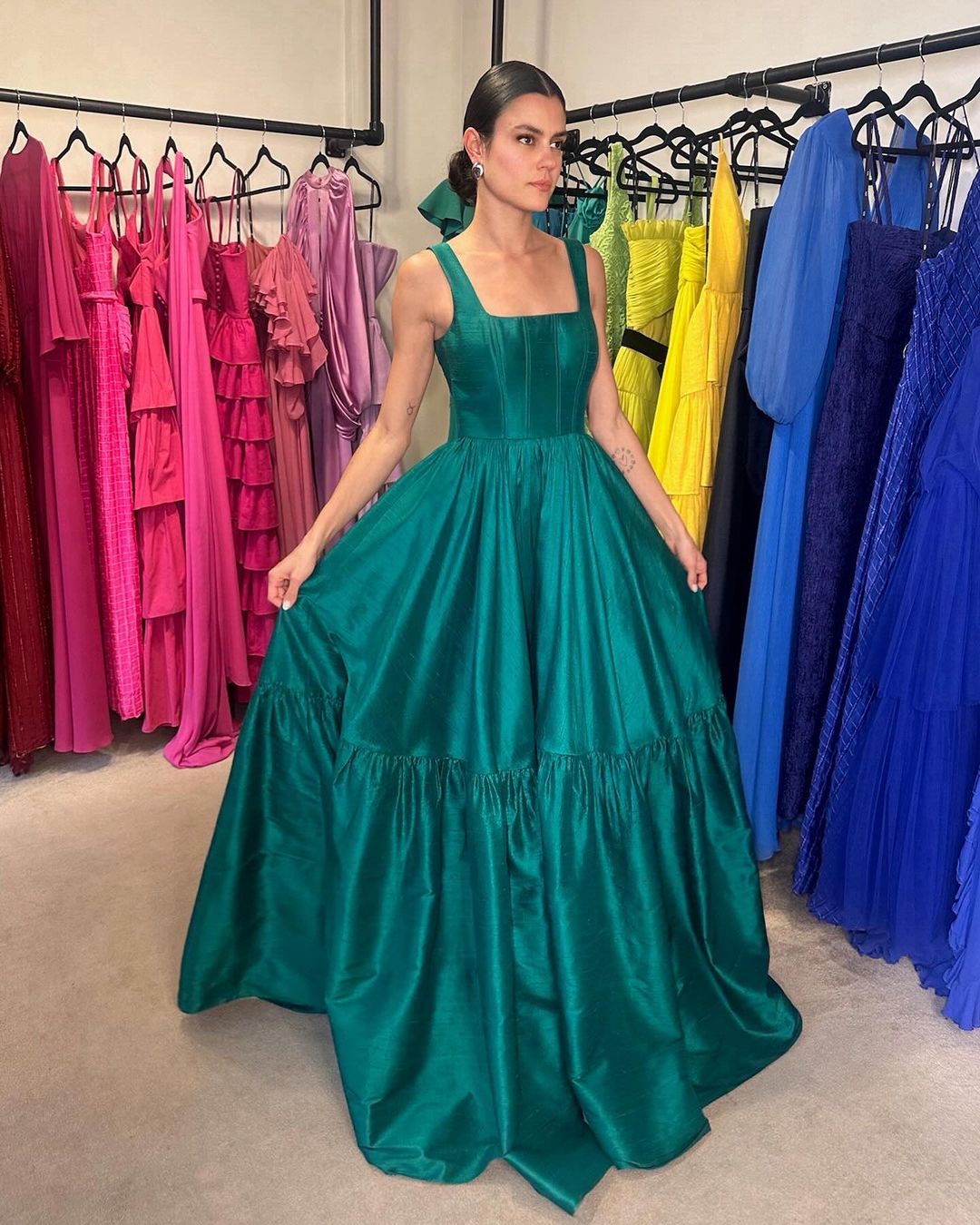 Elegant Green A-Line Long Prom Dress for Women - Formal Evening Gown for Party, Homecoming, Wedding Guest - J3537 | Perfect for Prom Night, Ball, Quinceañera & Special Occasions