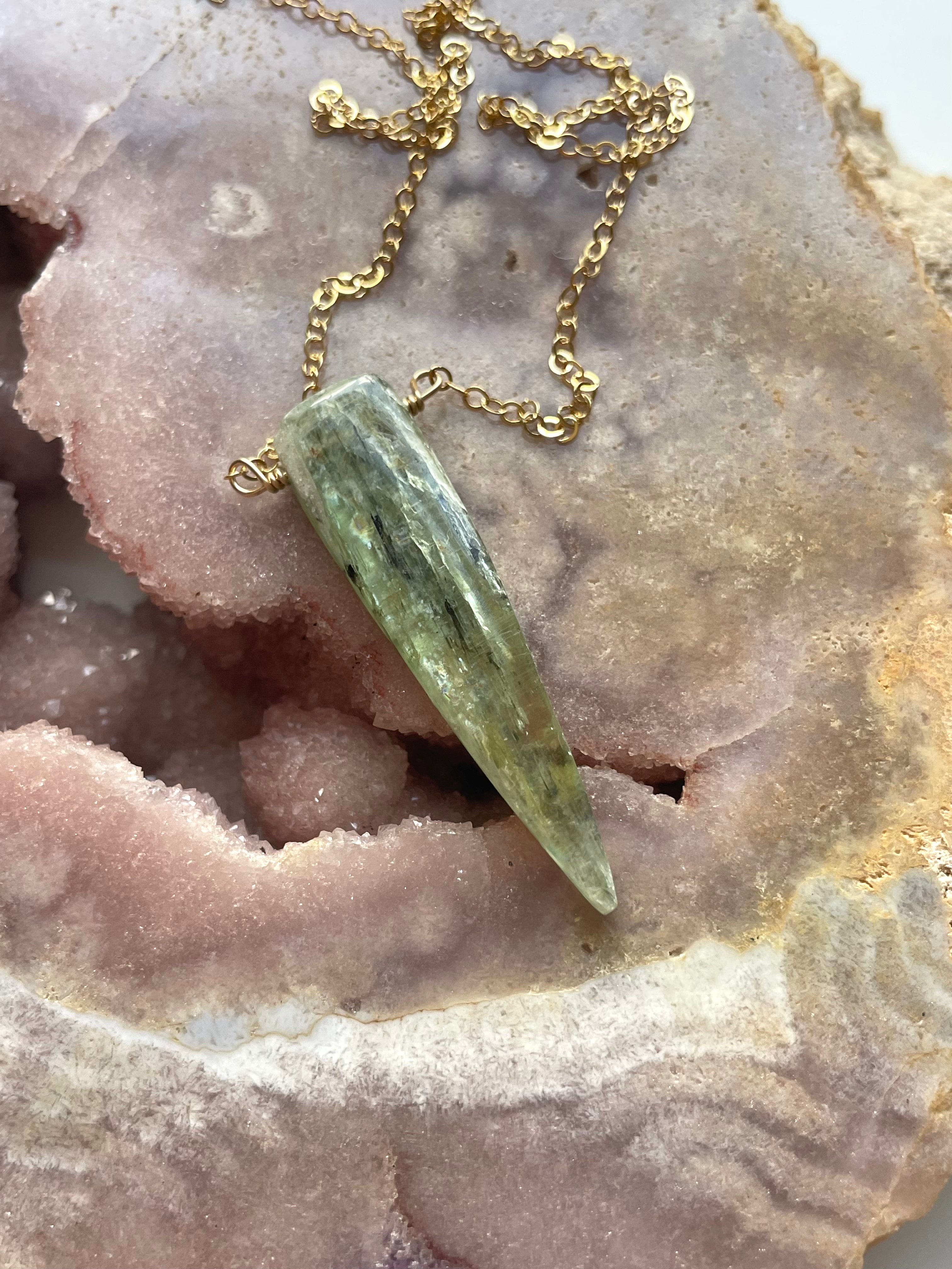 Natural Green Kyanite Pendant Necklace for Women - Healing Crystal Jewelry for Chakra Balancing & Energy Cleansing | Perfect for Meditation, Yoga & Spiritual Gifts