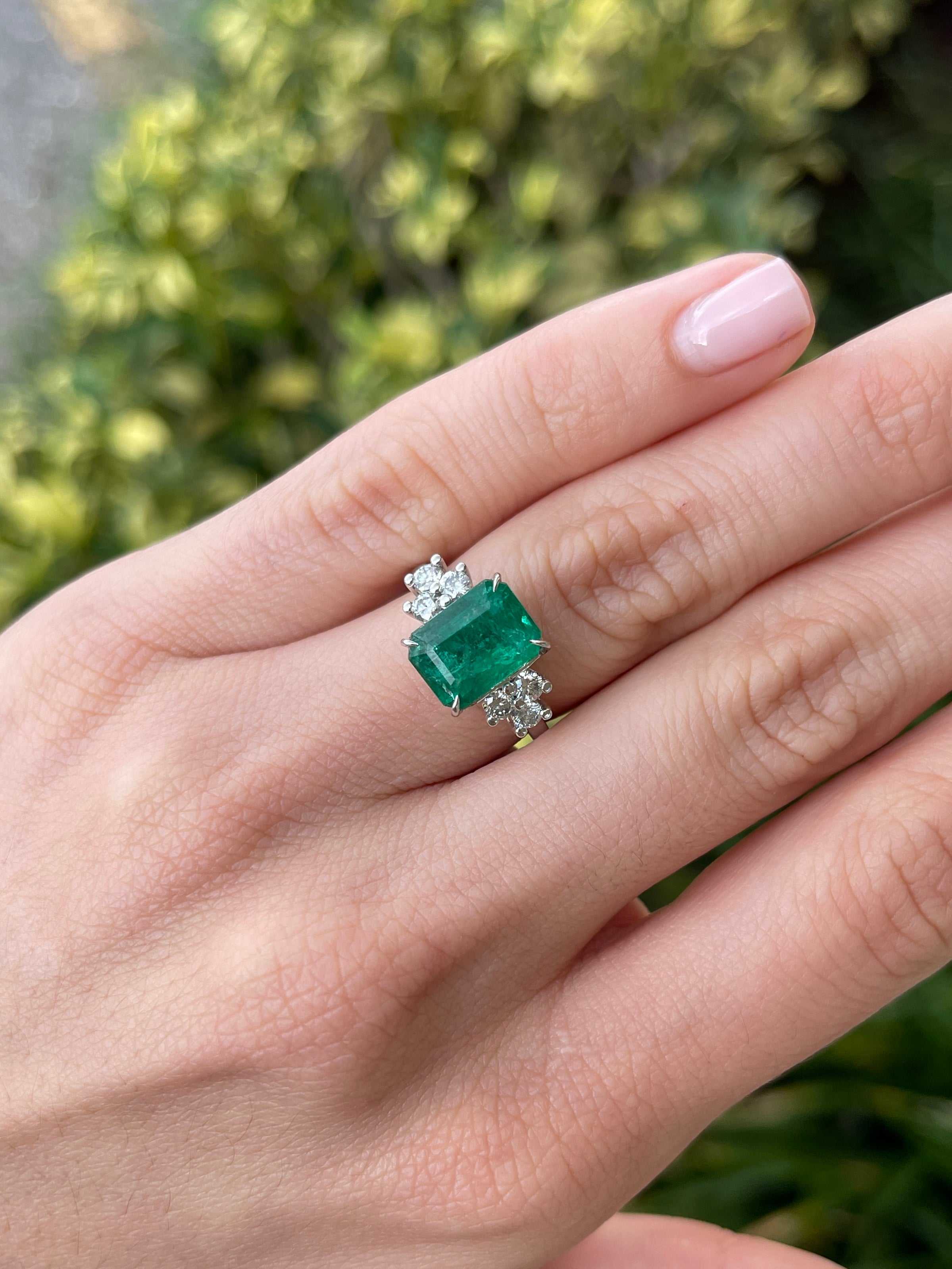 4.51tcw 14K Gold Natural Dark Lush Green Emerald Round Cut Diamond 7-Stone Engagement Ring for Women - Perfect for Proposals, Anniversaries & Special Occasions