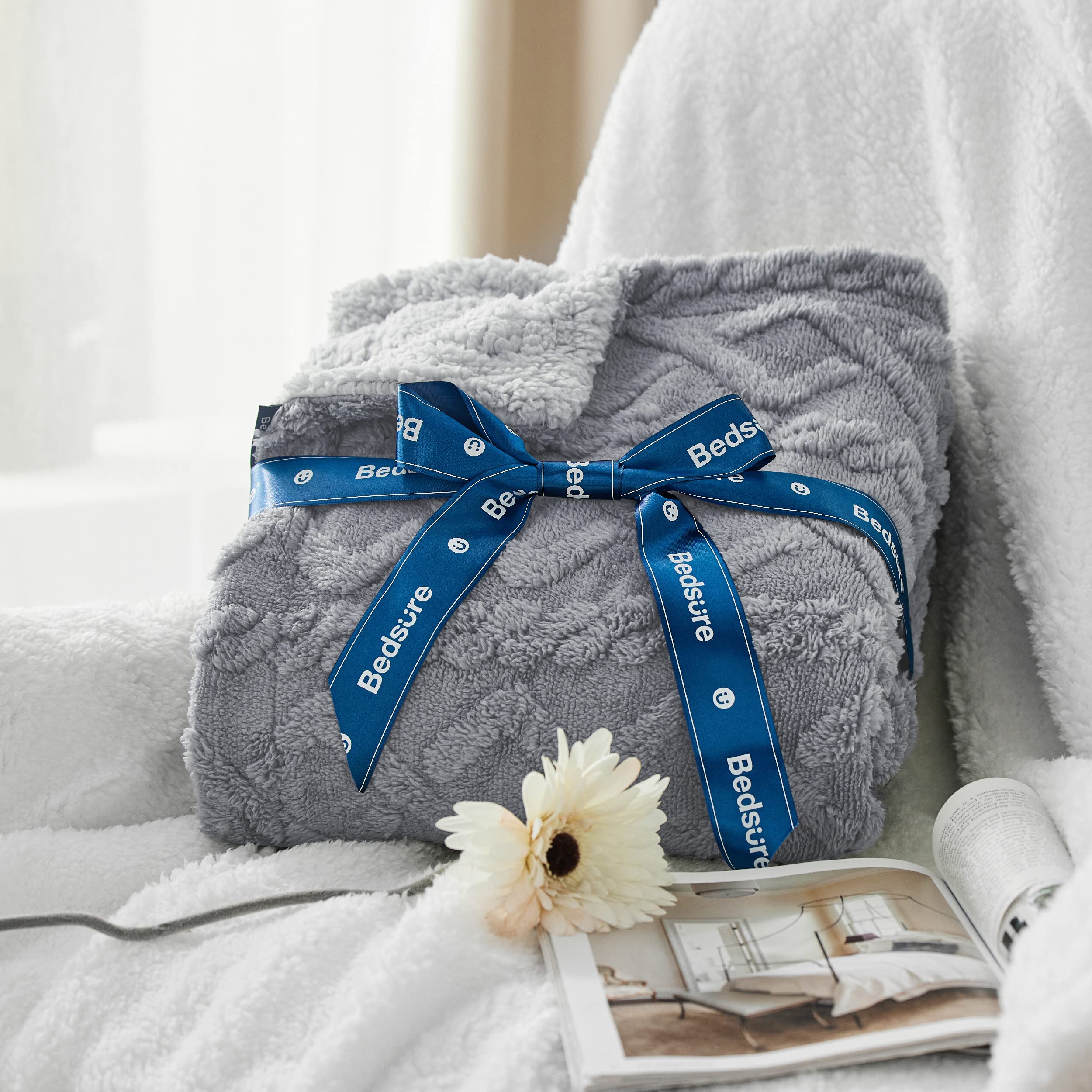 BEDSURE Soft Knitted Throw Blanket 150x200cm - Double-Sided Fluffy Couch Blanket for Living Room, Extra Warm & Cozy Grey Blanket for Sofa, Bed, or Travel | Perfect for Winter Nights, Movie Time & Home Decor