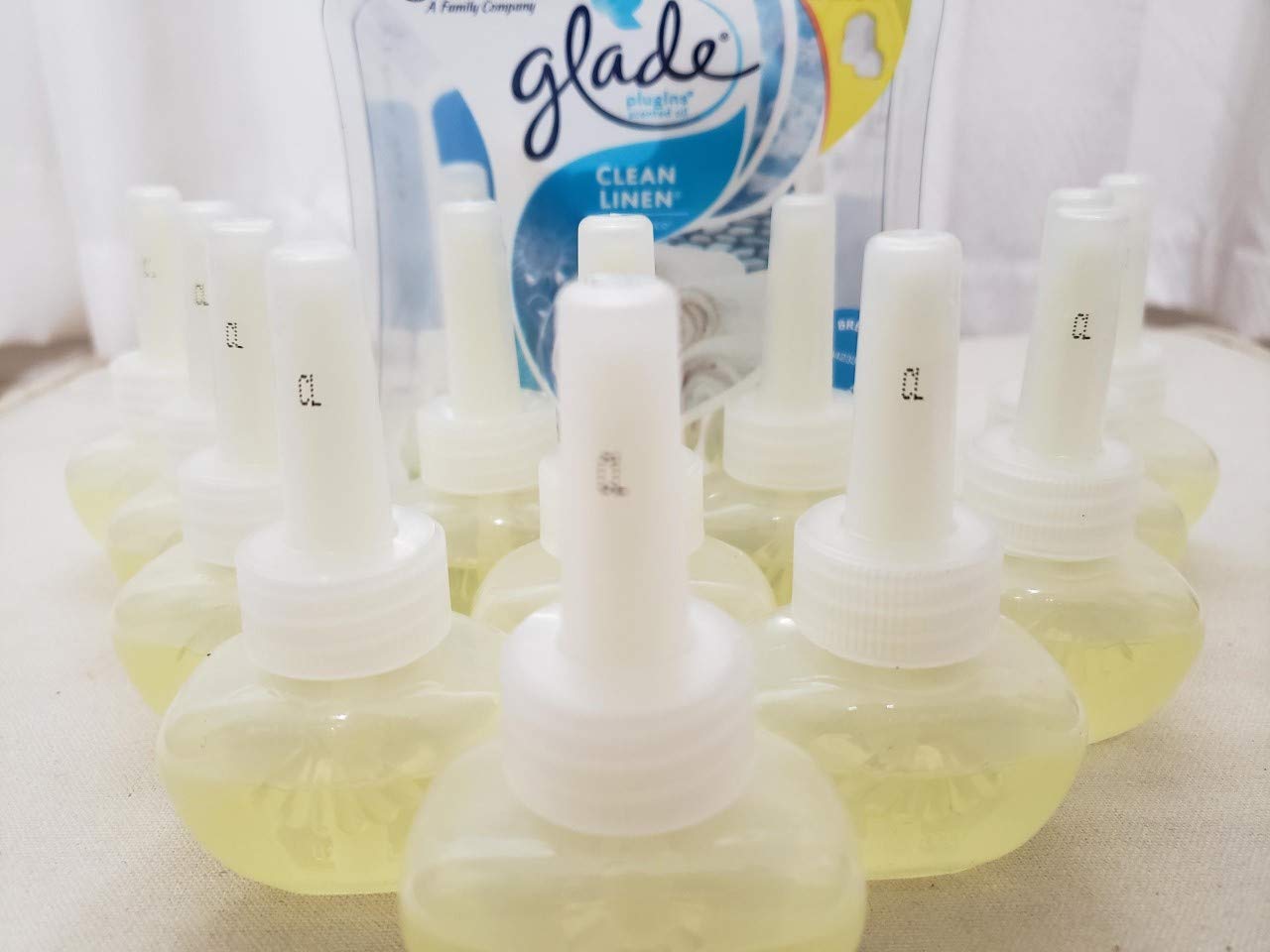Glade Floor Cleaner - Fresh Linen Scent, 2 Pack | Removes Dirt & Leaves a Long-Lasting Fragrance | Perfect for Hardwood, Tile & Laminate Floors