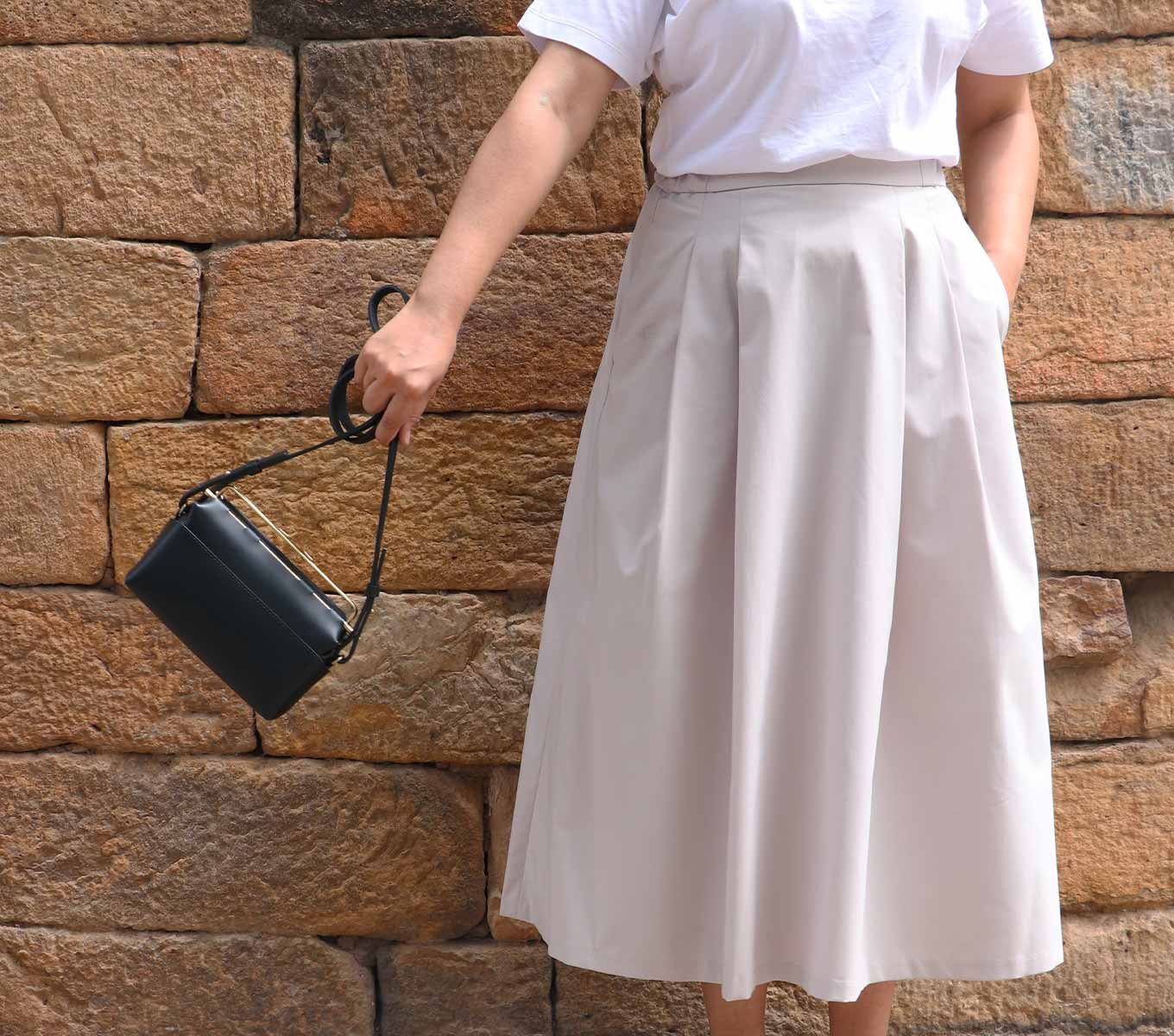 Stylish Kisslock Handbag for Women - Vintage Inspired Clutch Purse with Secure Lock Closure - Perfect for Evening Parties, Weddings & Special Occasions