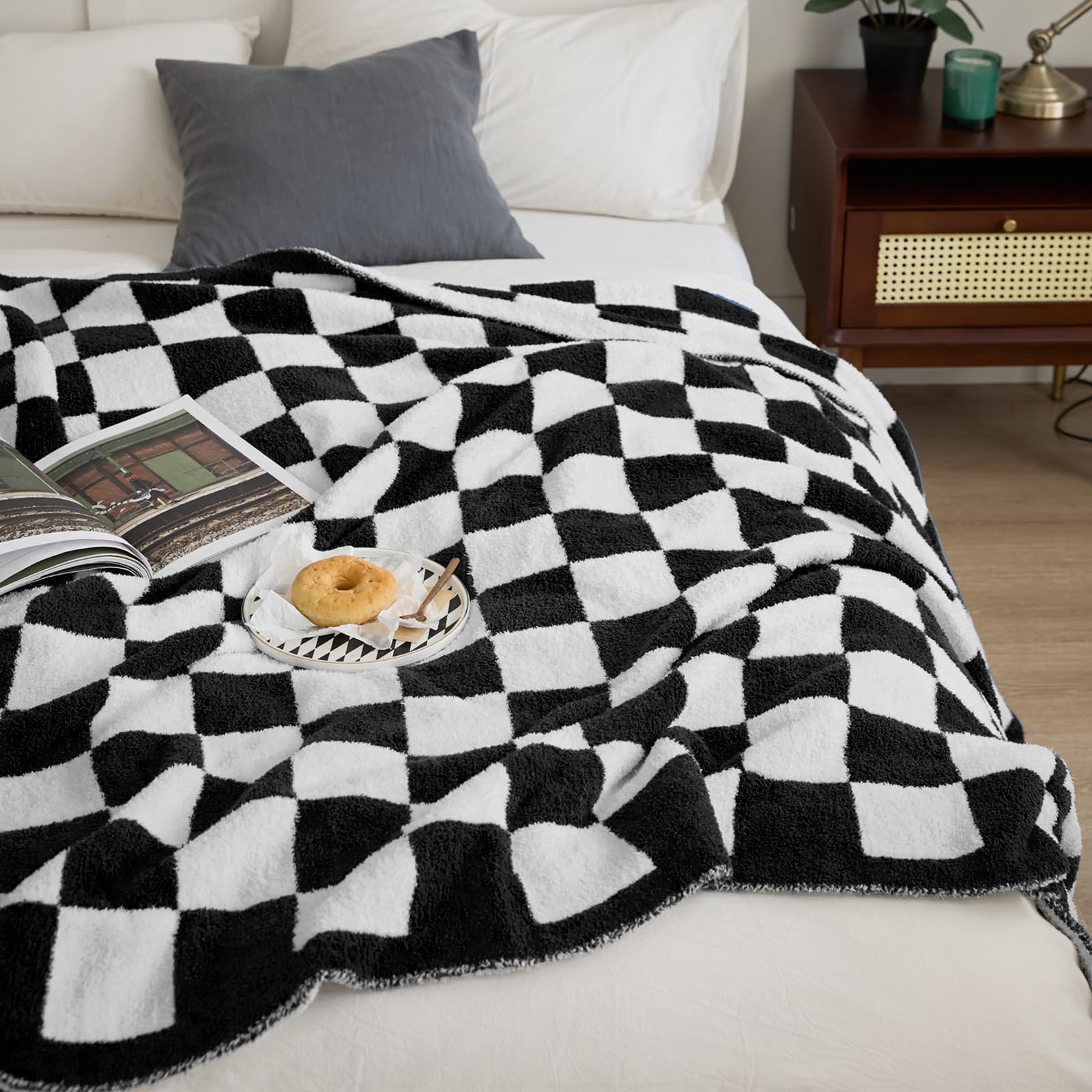 YIRUIO Reversible Checkered Chessboard Fluffy Throw Blanket - Super Soft Fuzzy Warmer for Bed, Couch & Sofa - Cozy Home Decor (Black, 51