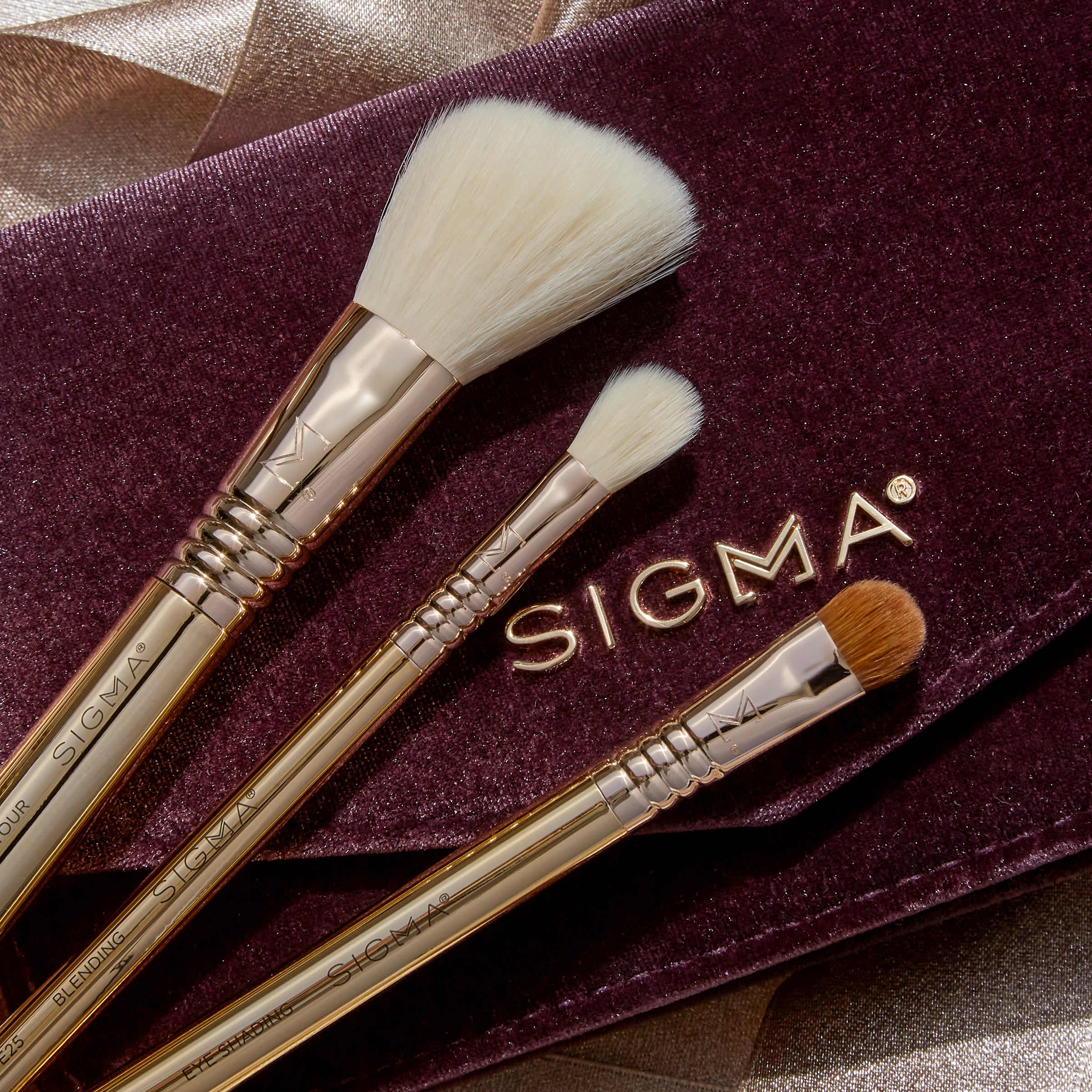 Premium 3-Piece Essential Makeup Brush Set for Foundation, Blending & Contouring - Perfect for Professional Makeup Artists & Home Beauty Routines