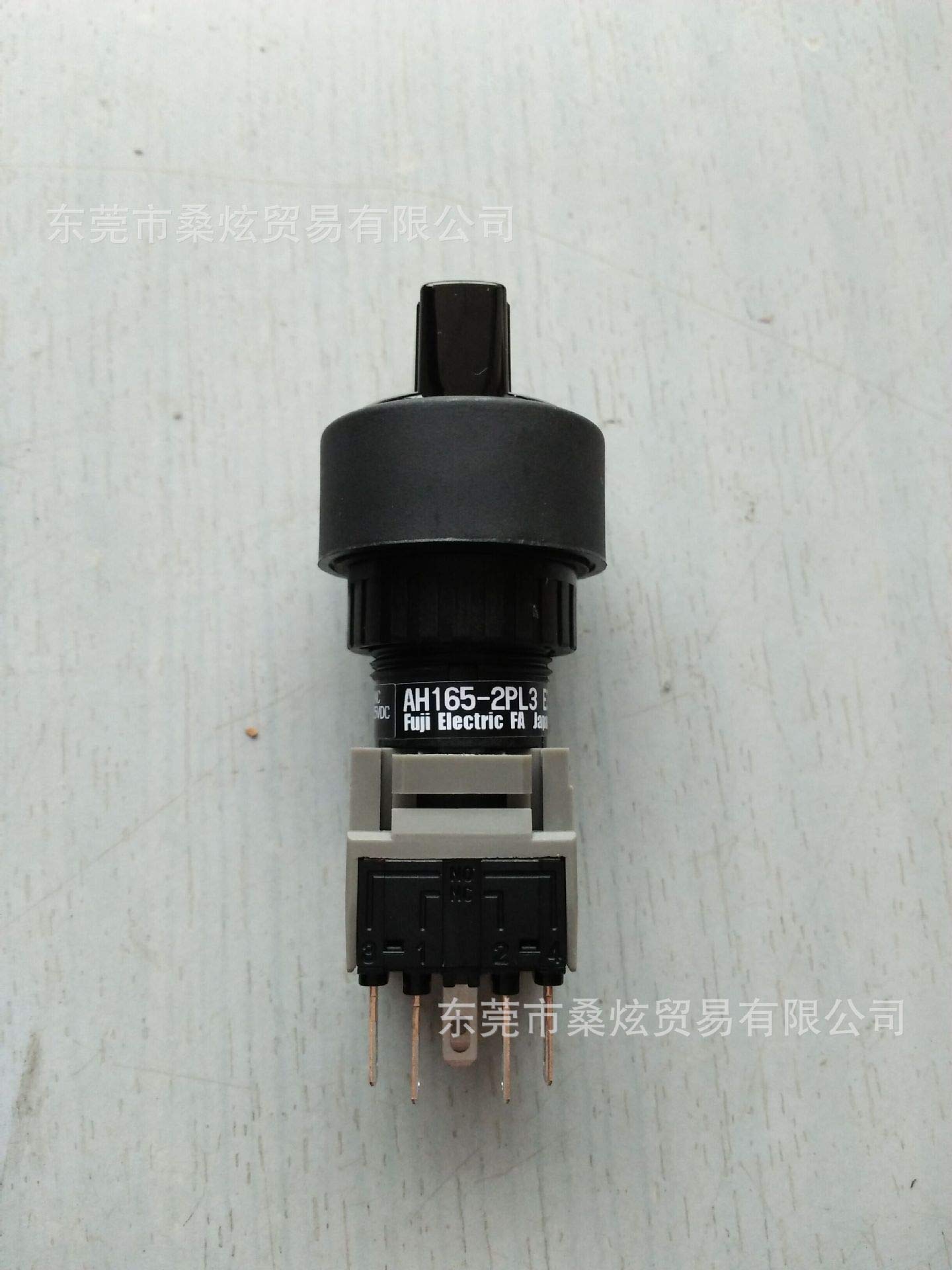 AH165-2PL3W11E3 Light Selector Switch with 6-Month Warranty - Perfect for Home Automation, Industrial Control, and Electrical Panel Applications