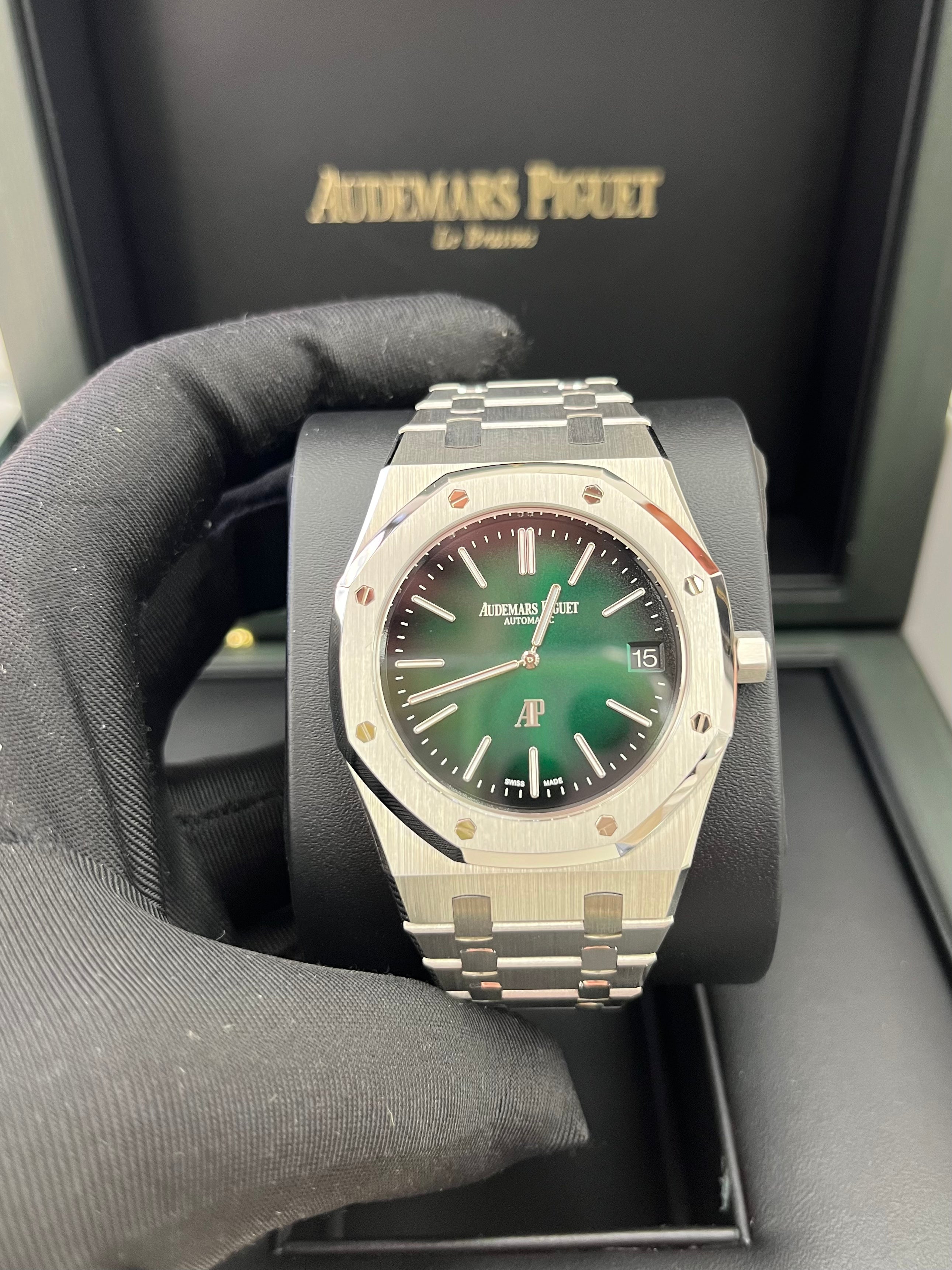 Audemars Piguet Royal Oak Jumbo Extra Thin 15202PT.OO.1240PT.01 Platinum Men's Watch - Luxury Dress Watch for Business & Formal Occasions