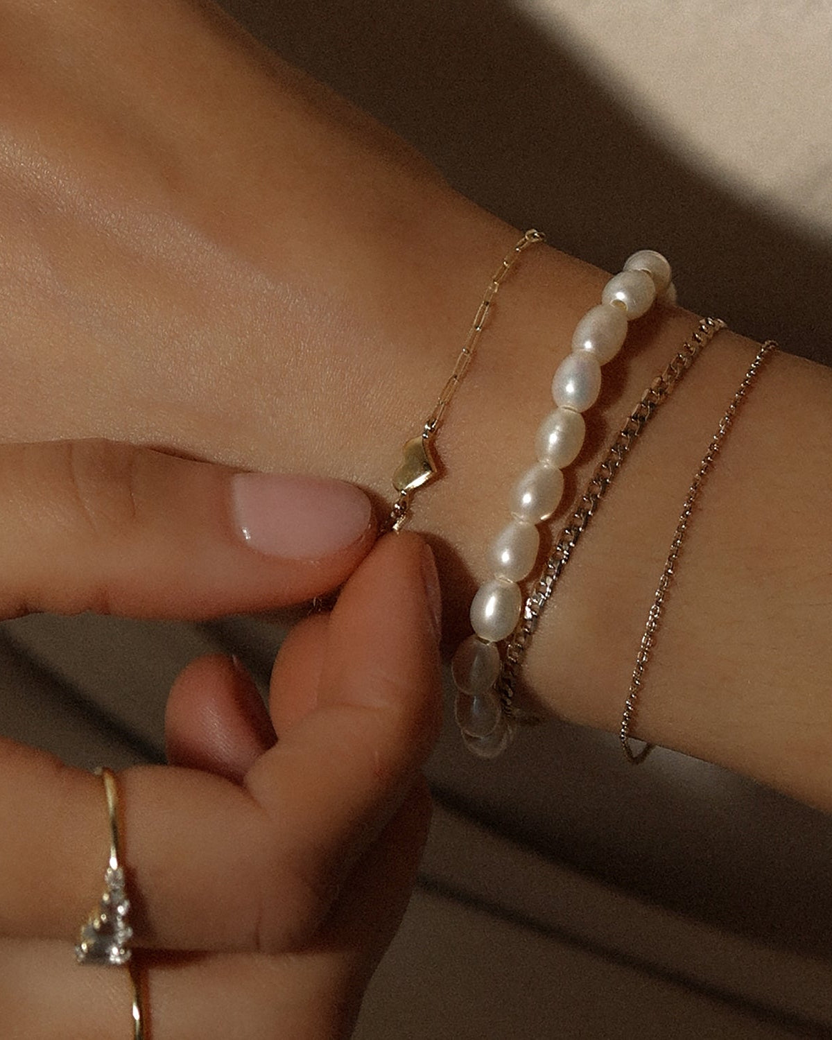 Heart Connector Bracelet - Adjustable Couple Friendship Bracelet for Women & Men - Perfect for Valentine's Day, Anniversary & Romantic Gifts - Wear for Date Nights, Weddings & Special Occasions