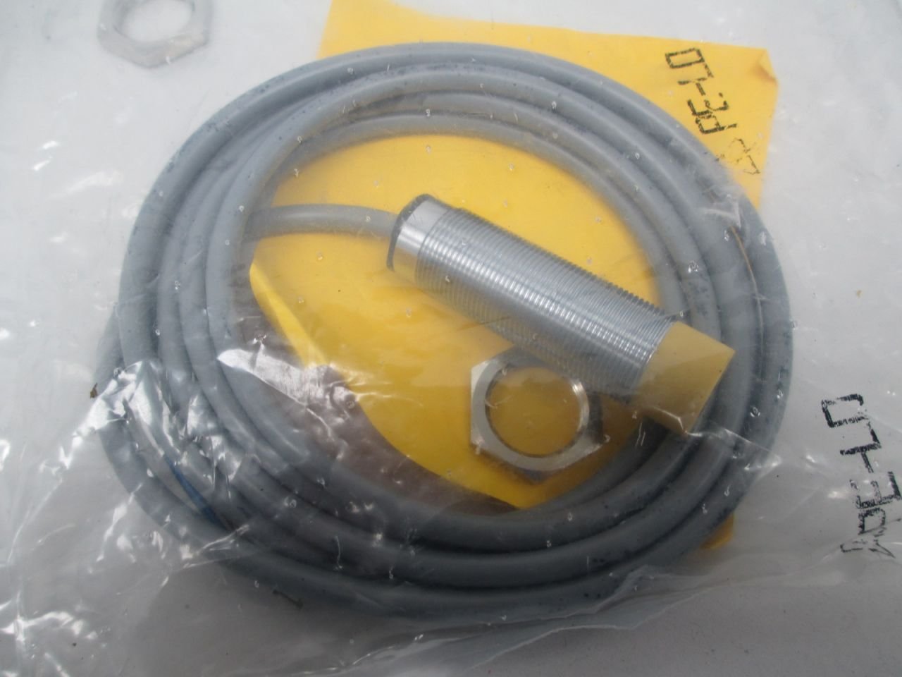 TURCK NI8-M18-LIU Inductive Proximity Sensor Switch 15-30V DC 0-20mA (D305182) - Ideal for Industrial Automation, Conveyor Systems & Machine Safety Applications