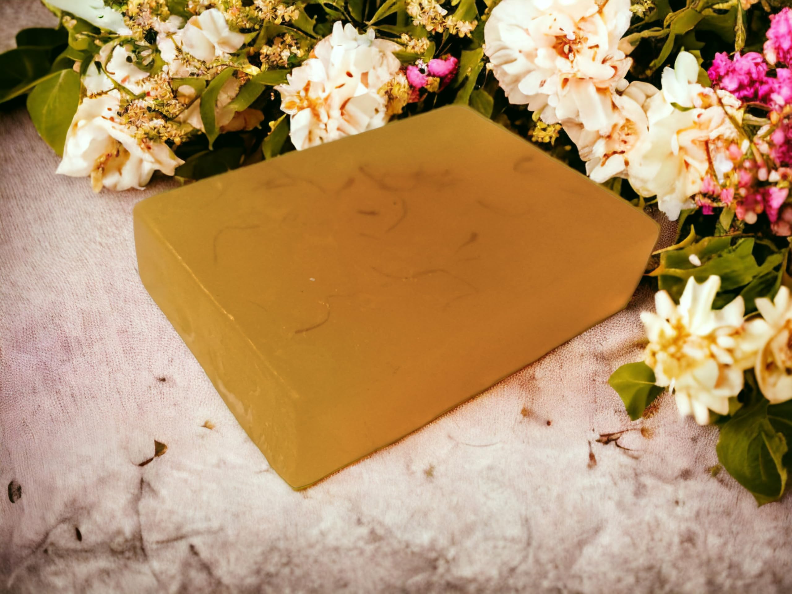 Brightening Saffron & Aloe Vera Soap Bar - Antioxidant Anti-Aging Face & Body Cleanser with Aloe Pulp for Glowing Skin | Perfect for Daily Skincare & Acne-Prone Skin