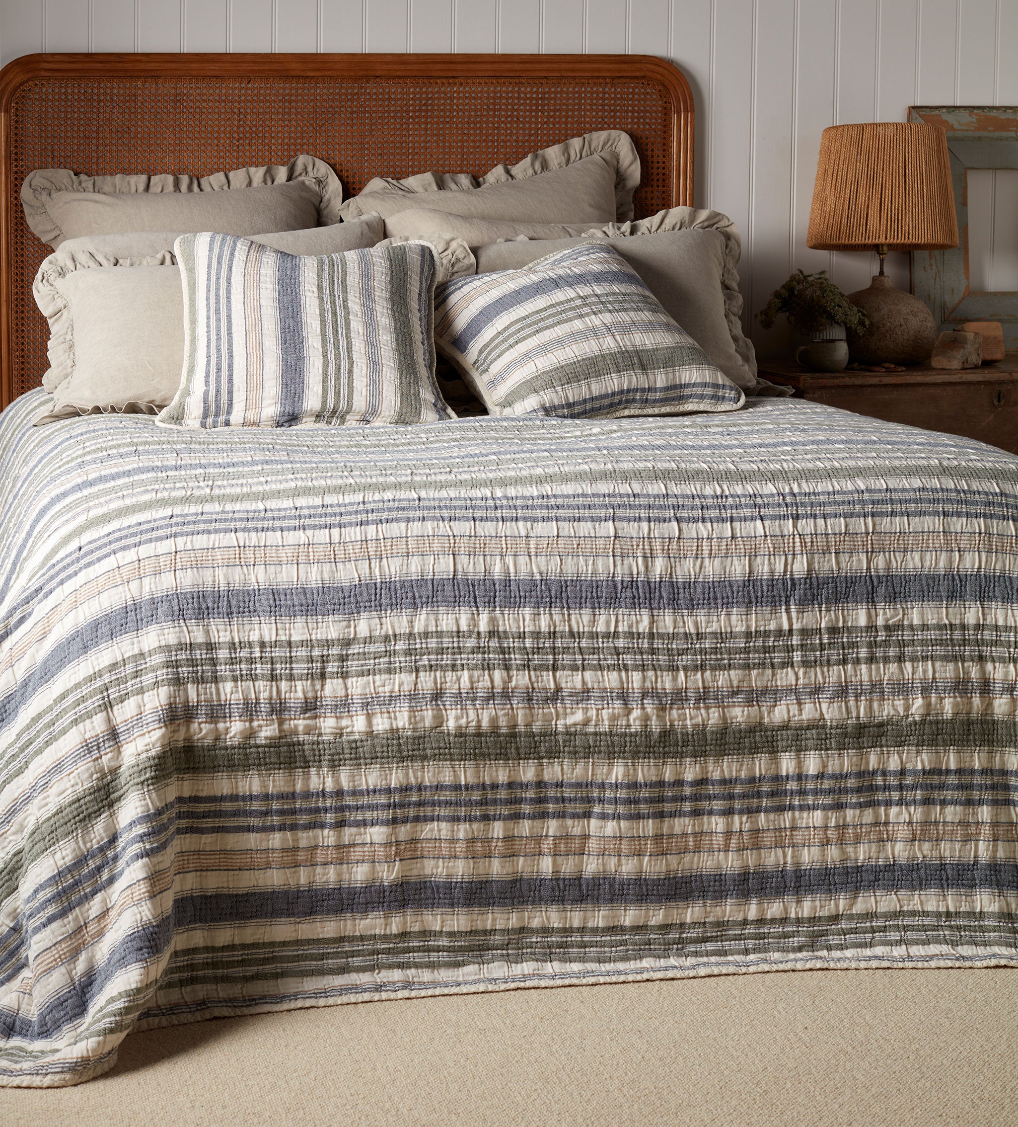 Magnus 100% Cotton Quilted Throw Blanket - Soft & Cozy Bedspread for Couch, Sofa, Bed - Perfect for Winter Nights, Home Decor & Gift Giving