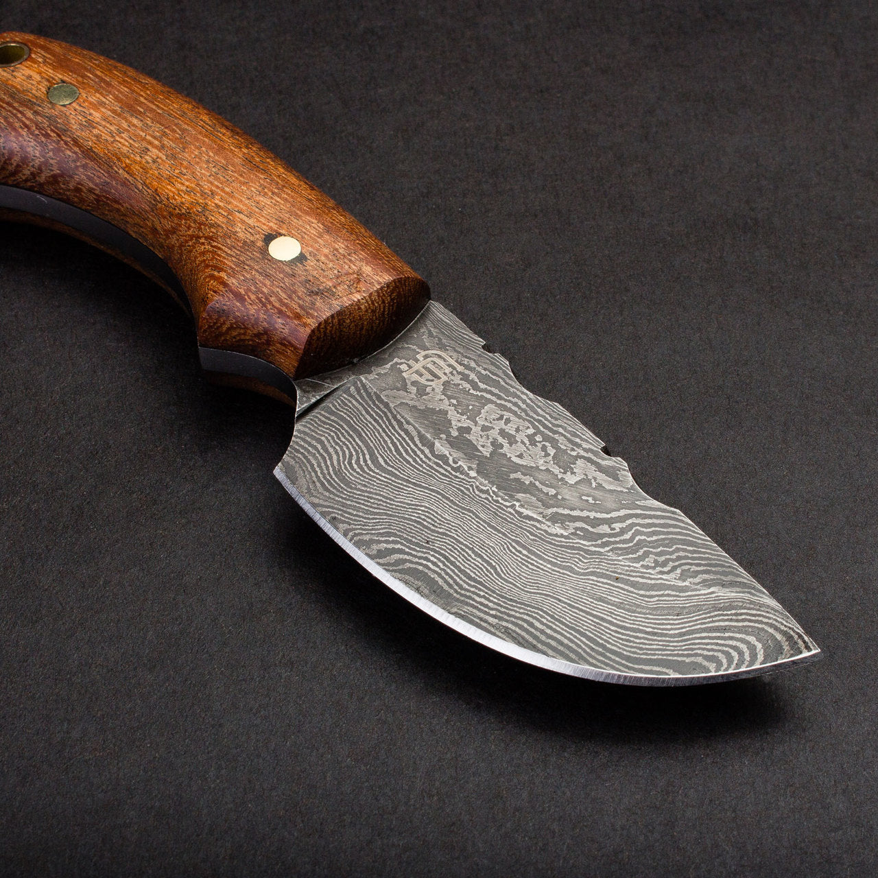 Premium Damascus Steel Skinner Knife - Hunting, Outdoor Survival & Bushcraft - Handcrafted High Carbon Steel Blade for Skinning Game & Outdoor Adventures