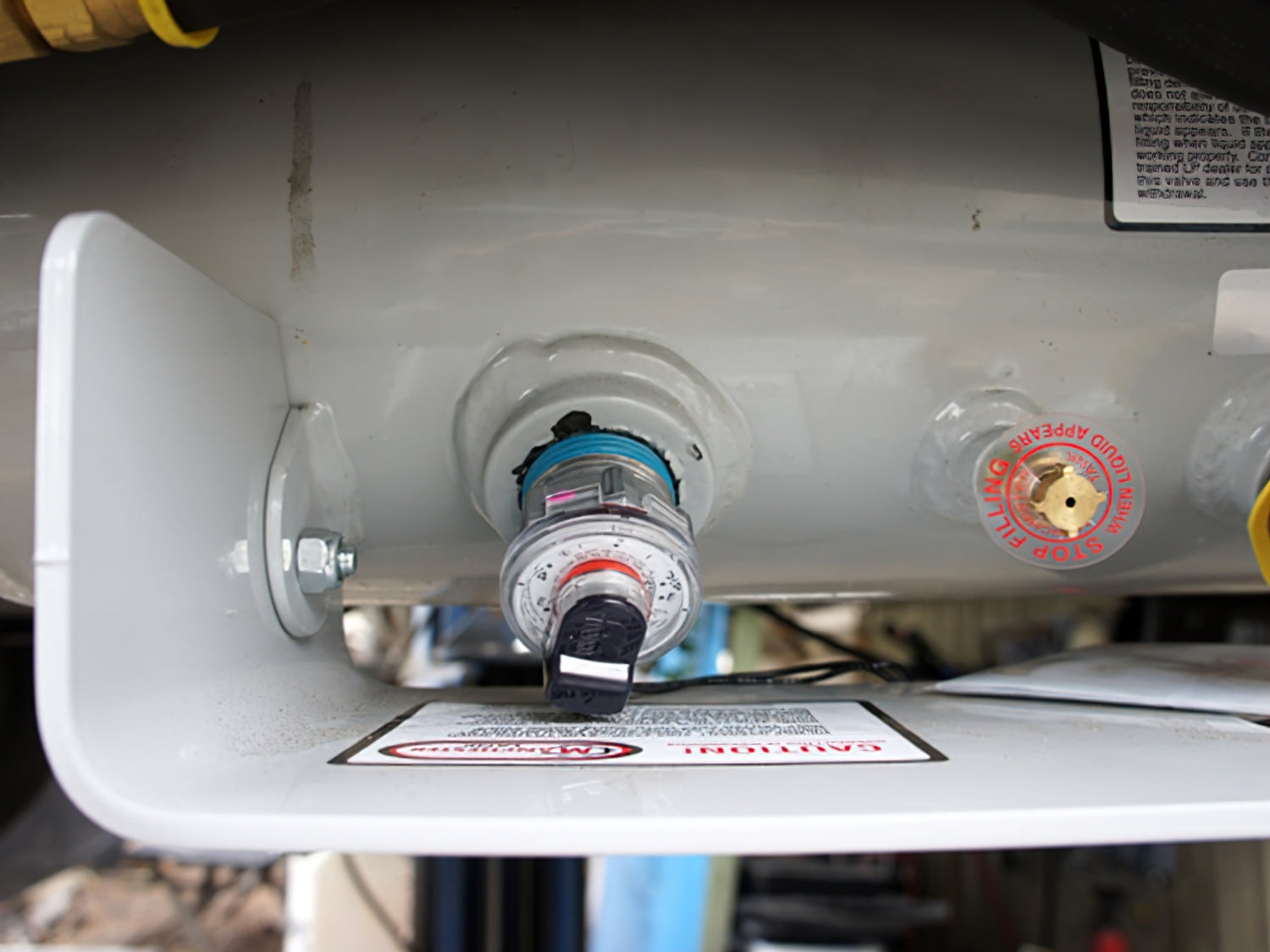 High Capacity LP Tank with Built-in Level Indicator - Perfect for Camping, RV Travel, and Outdoor Grilling