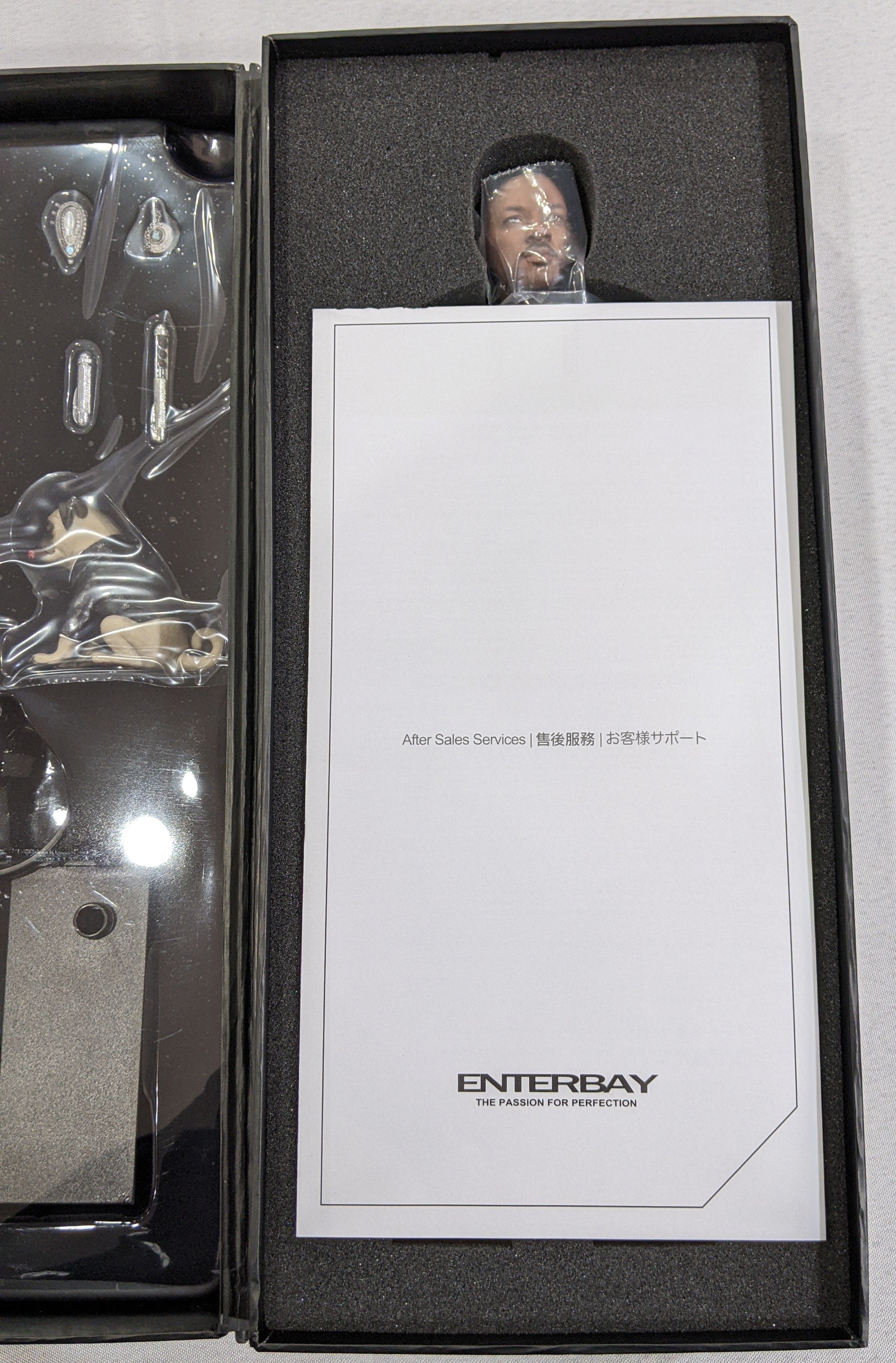 Enterbay Real Masterpiece 1/6 Scale Men In Black 3 Agent J Action Figure Collectible - Perfect for Movie Fans & Collectors - Display in Home Office or Man Cave
