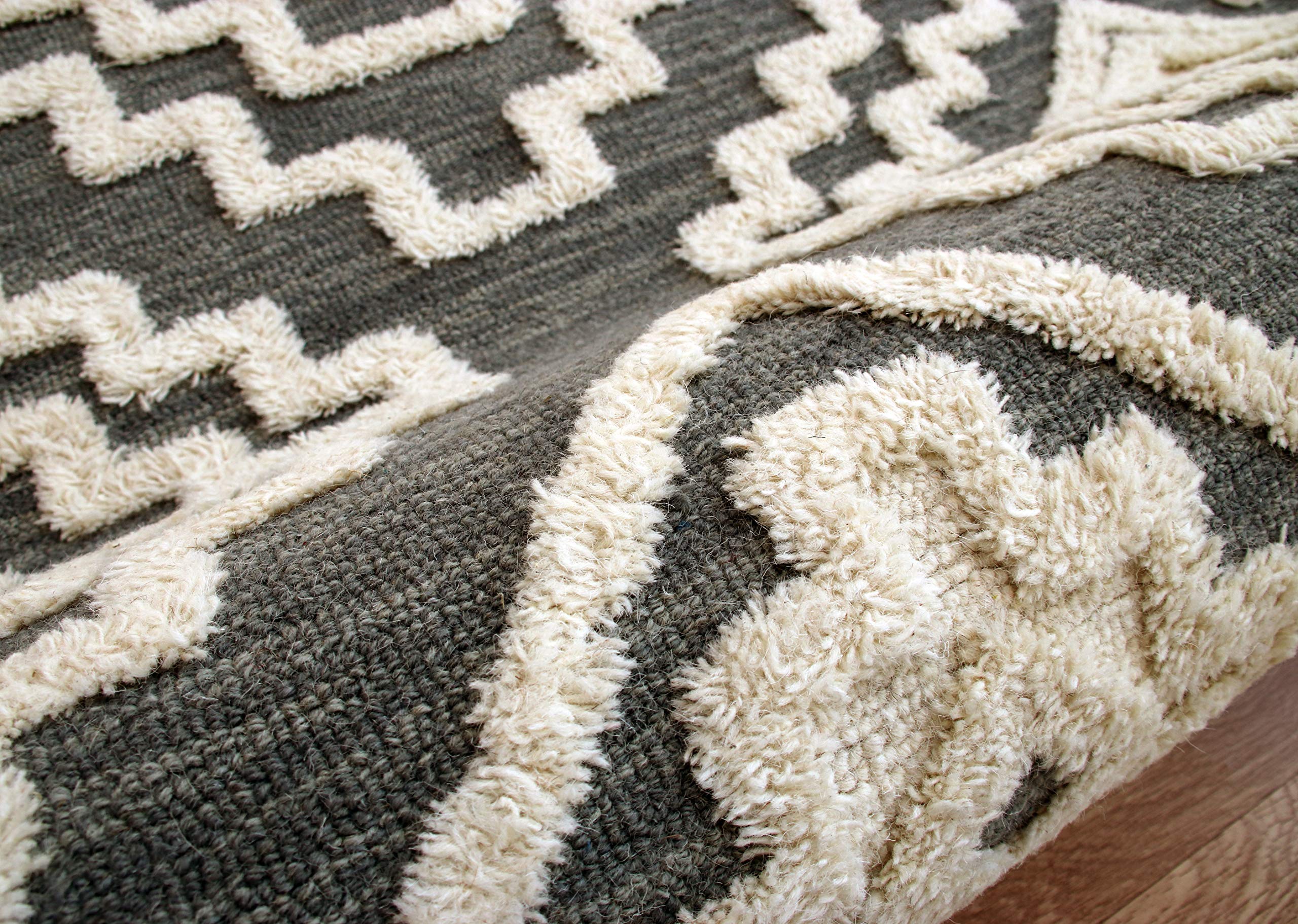 LR Home 6ft Round Indoor Natural Wool Area Rug - Hand Tufted Modern Farmhouse Boho Carpet for Bedroom, Living Room, Office, Entryway | Gray/Cream Home Decor Rug | Perfect for Cozy Spaces, Boho Chic Interiors & Farmhouse Style Rooms