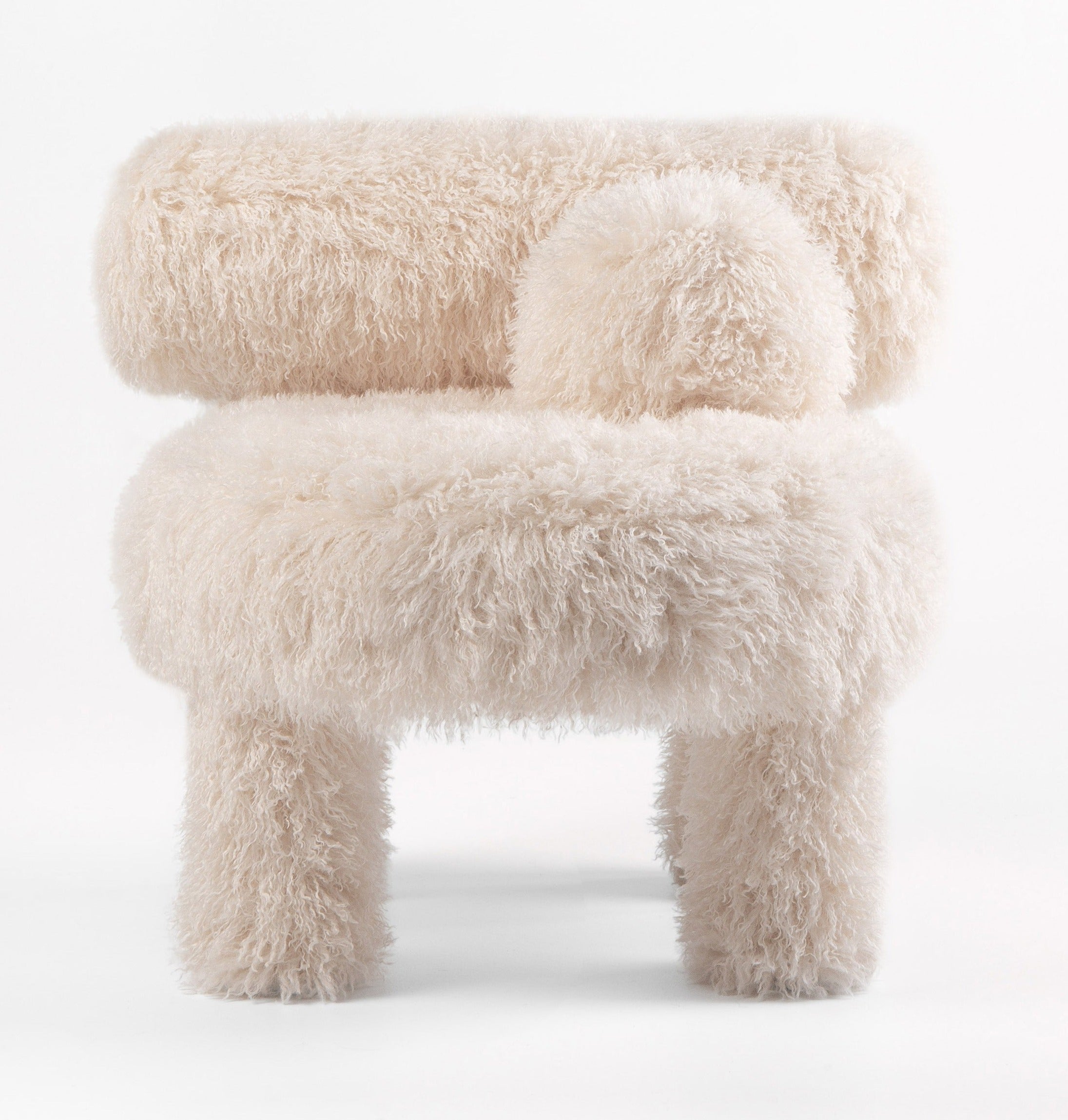 Noom Gropius Low Chair CS1 Fluffy Edition - Modern Plush Accent Chair for Living Room, Bedroom & Office - Cozy Seating with Soft Fabric & Ergonomic Design