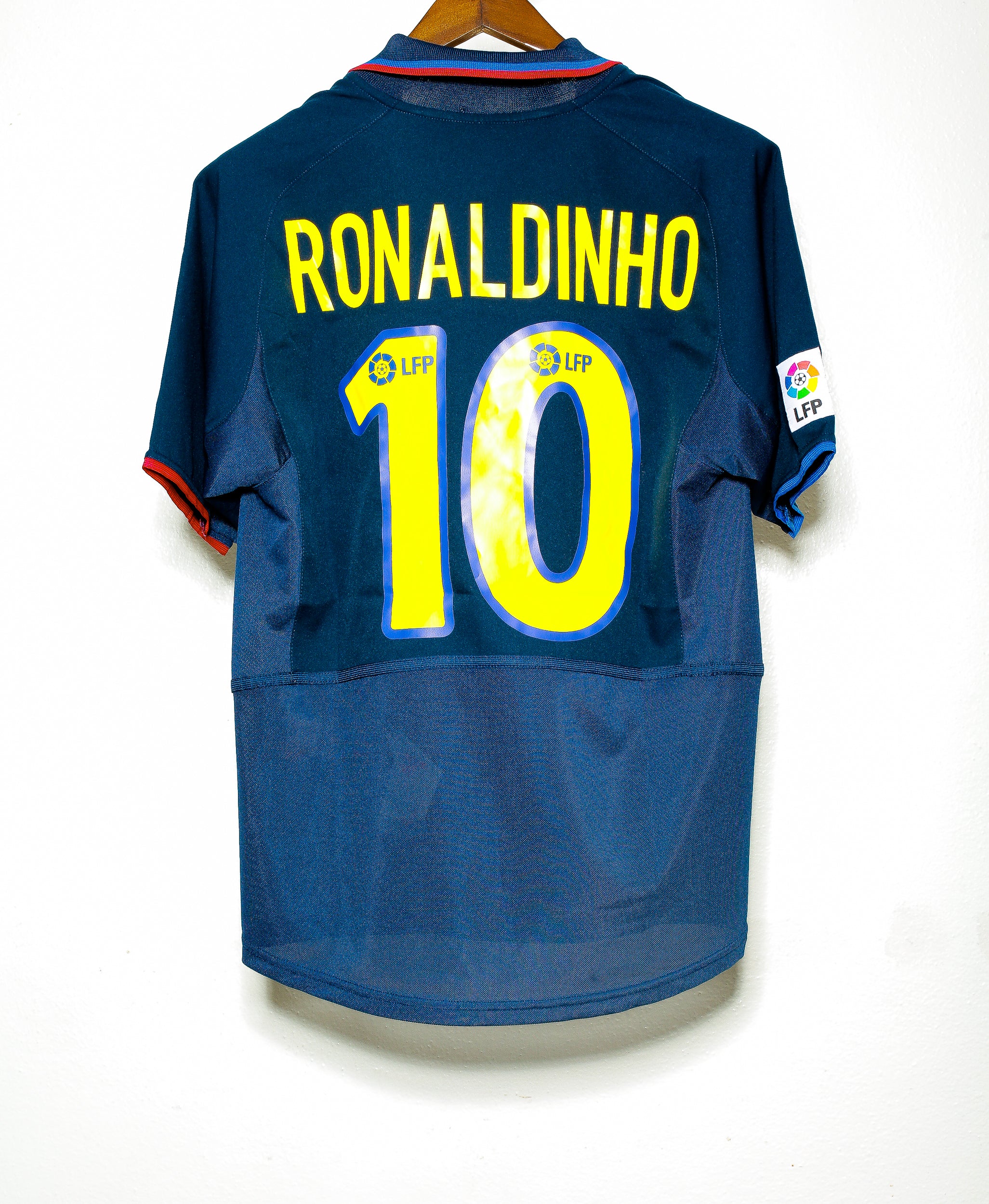 Authentic 2002 FC Barcelona Away Jersey #10 Ronaldinho (Medium) - Vintage Soccer Shirt for Fans, Collectors & Match Days