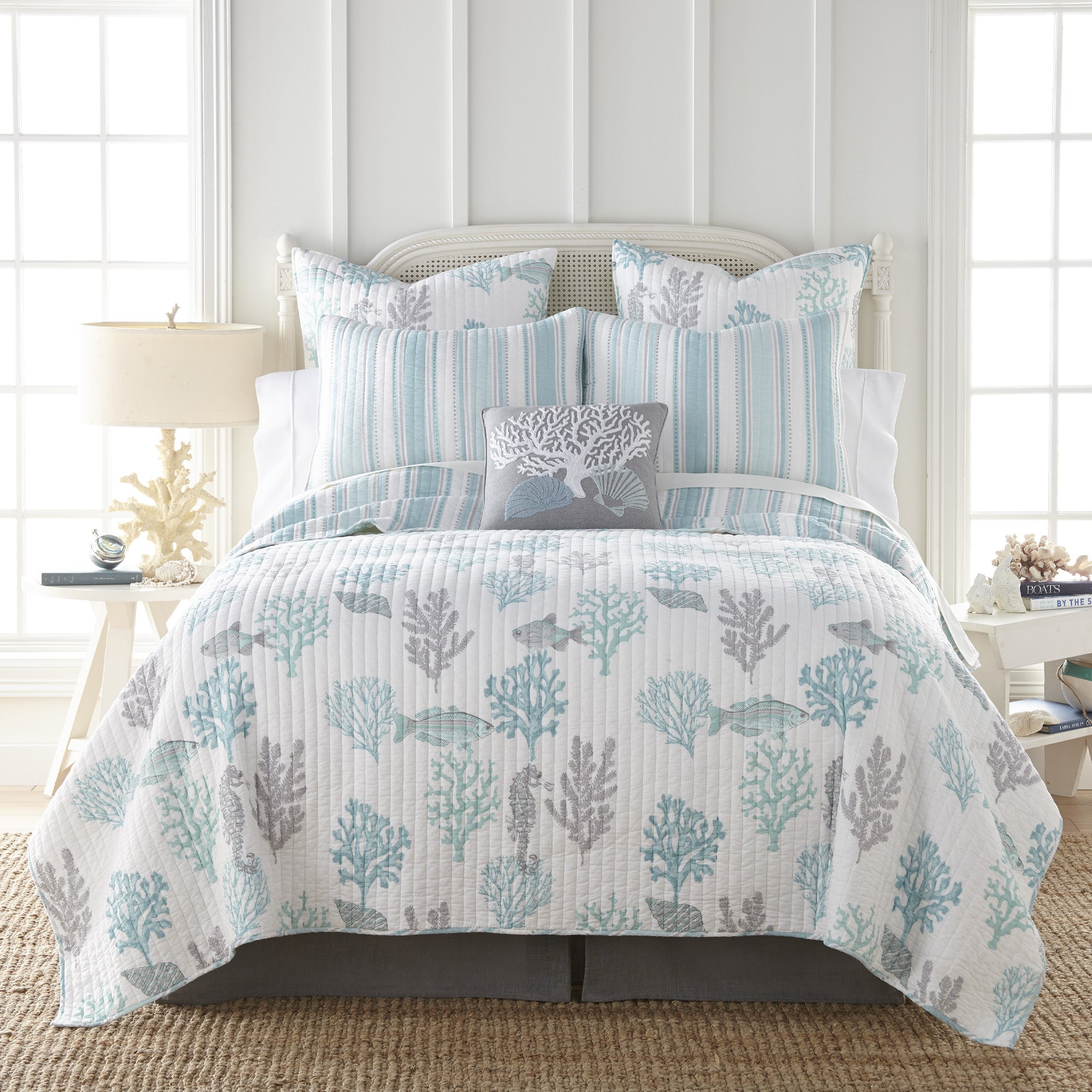 Luxury Cape Coral Quilt Set - Queen Size Bedding with Soft Microfiber, 3-Piece Comforter Set - Perfect for Master Bedroom, Guest Room & Cozy Home Decor