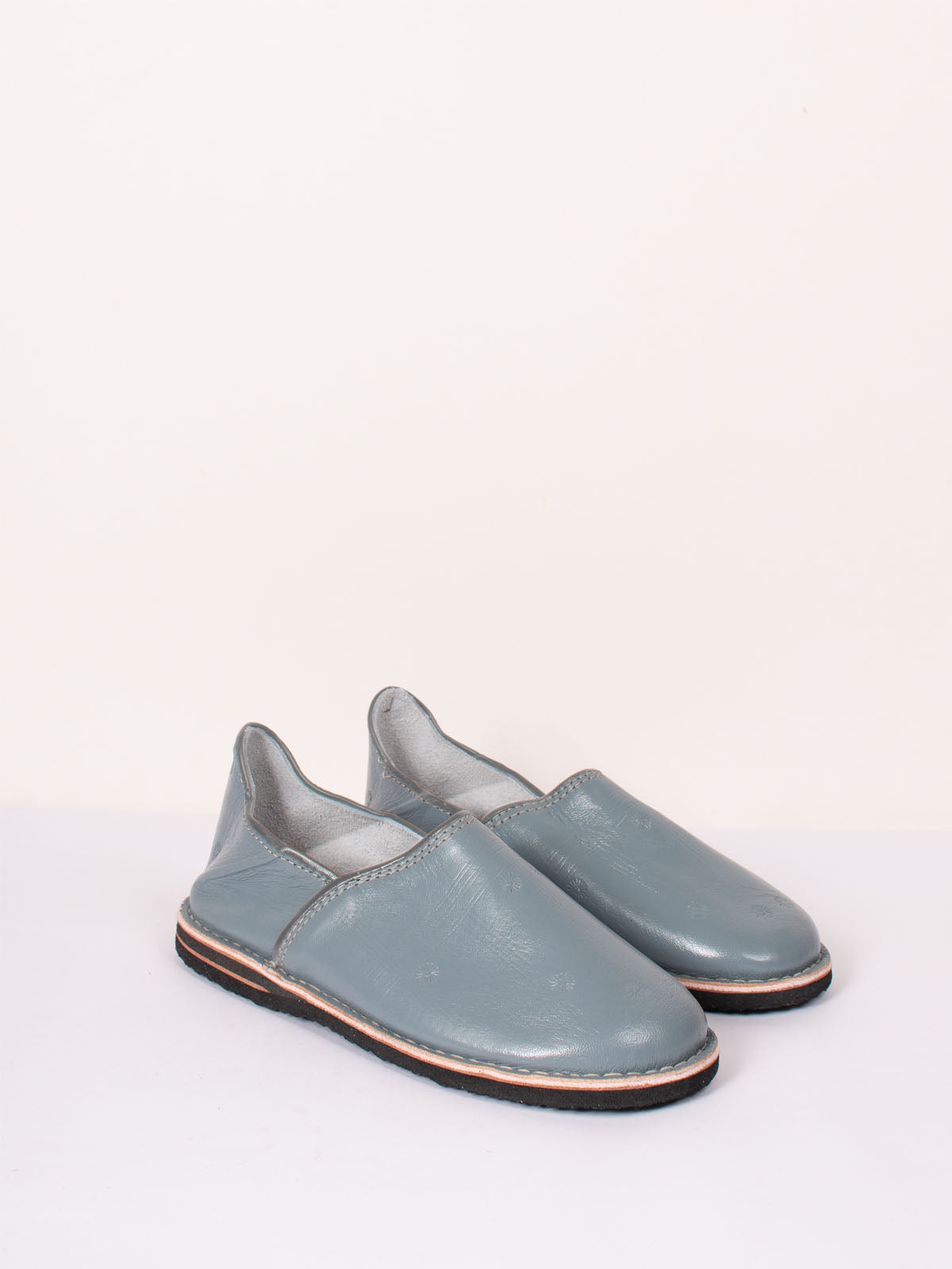Authentic Moroccan Berber Babouche Slippers - Pearl Grey Leather House Shoes | Perfect for Home, Lounge & Cultural Fashion