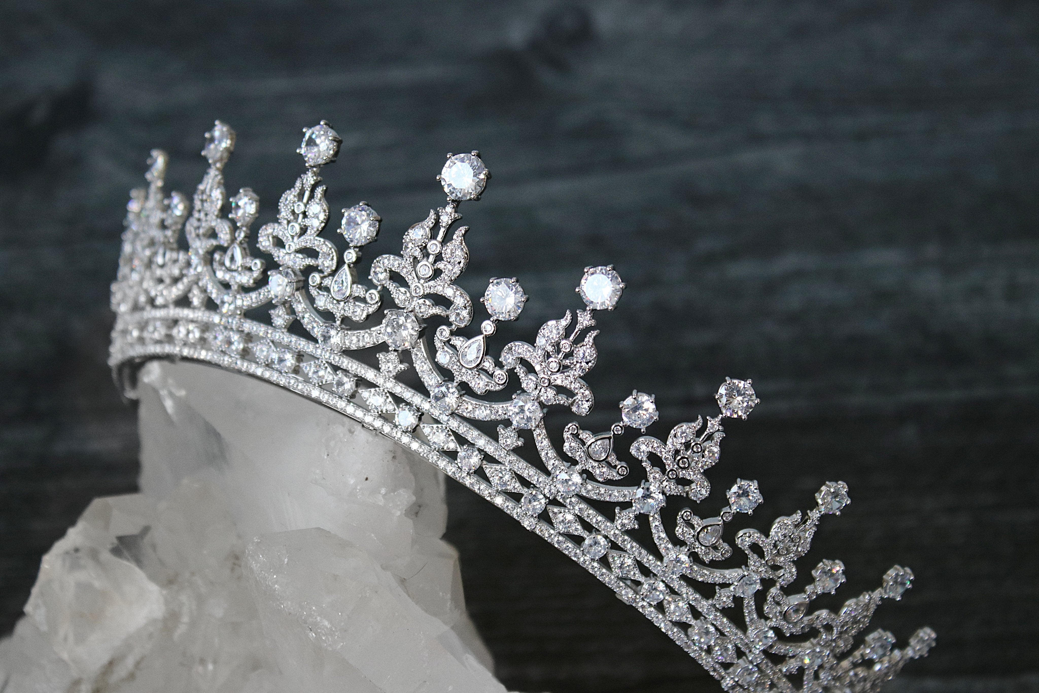 Petite Queen Victoria Simulated Diamond Royal Bridal Crown Tiara - Elegant Wedding Headpiece for Brides, Pageants & Costume Parties