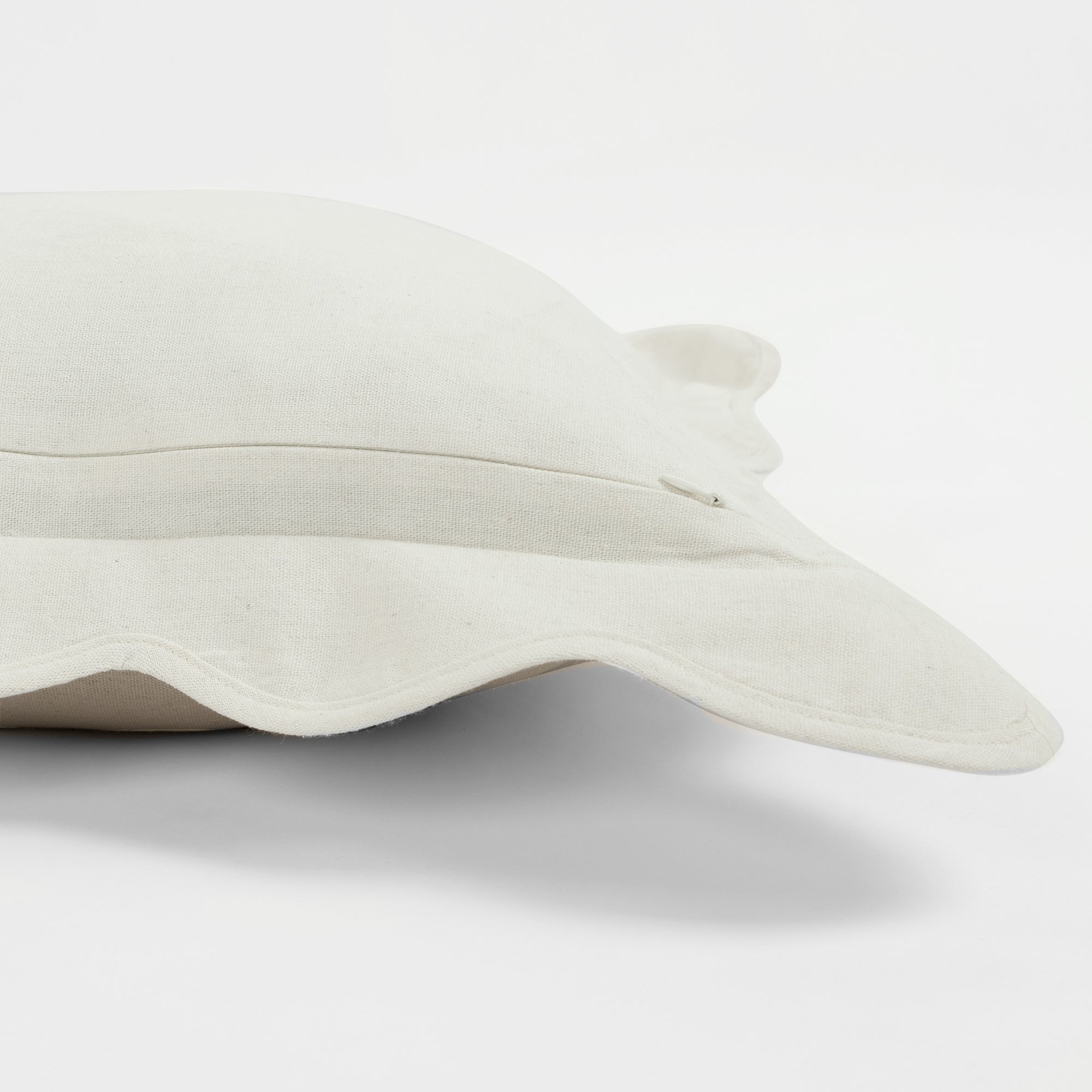 Coastal Chic Scalloped Edge Throw Pillow Cover - Decorative Cushion Case for Beach House, Boho Bedroom & Farmhouse Decor