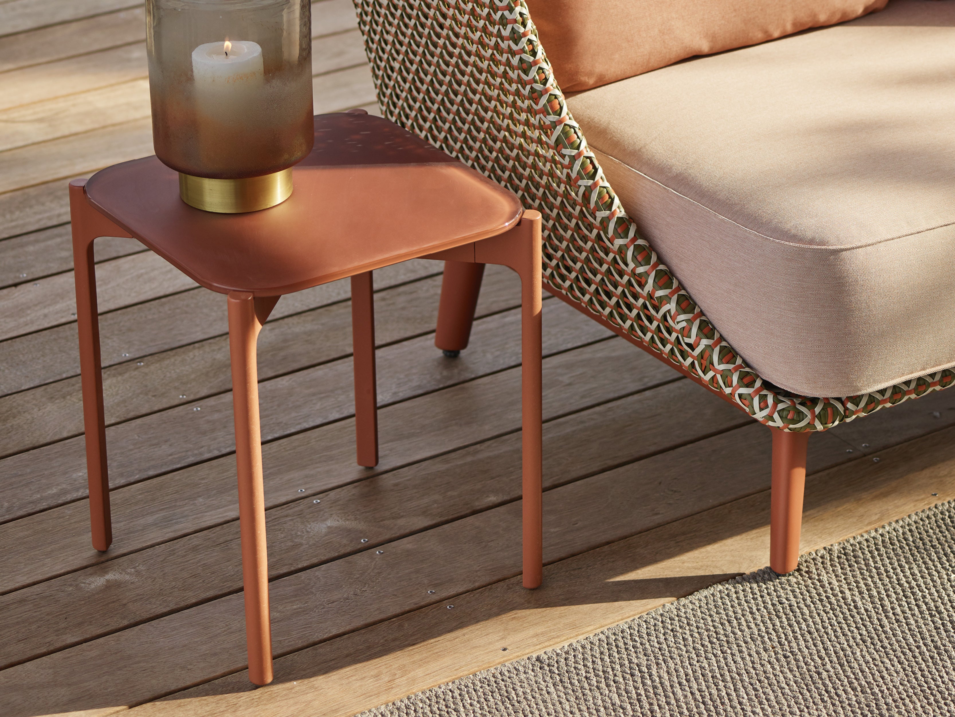 Izon Table - Modern & Stylish Dining Table for Home & Office - Perfect for Family Meals, Work, and Entertaining Guests