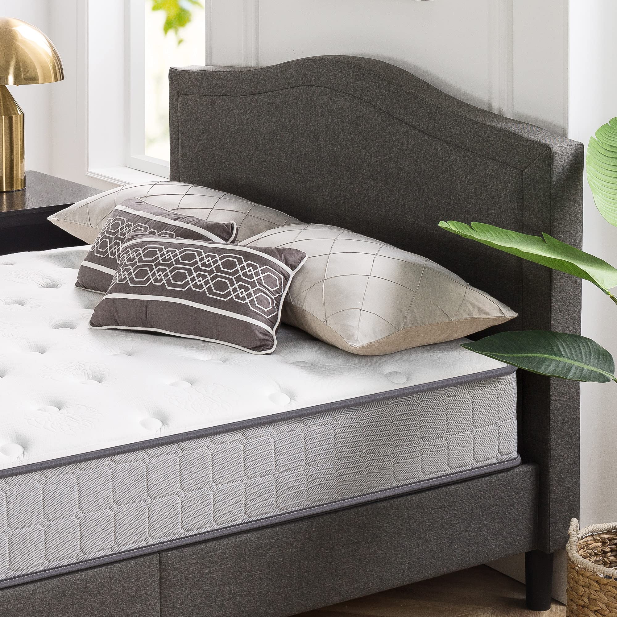 ZINUS 10 Inch Queen Size Cooling Gel Hybrid Mattress - Motion Isolating Pocket Springs, Tight Top Innerspring Support, Mattress in a Box for Back Pain Relief & Pressure Relief | Perfect for Bedroom, Guest Room & Dorm Use